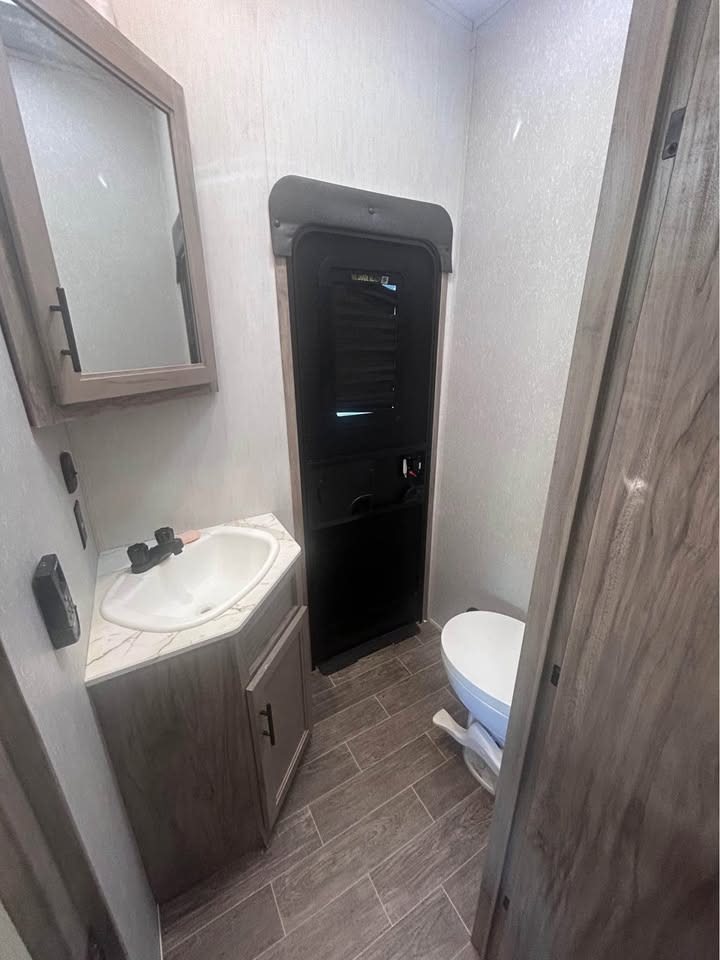 Fifth-wheel RV Rental 
