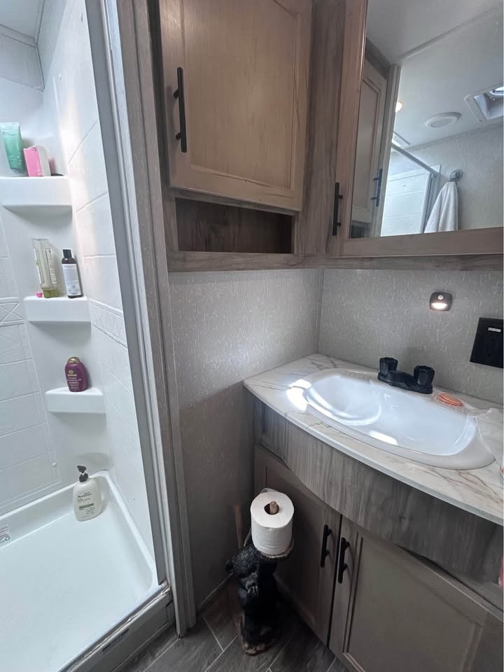 Fifth-wheel RV Rental 