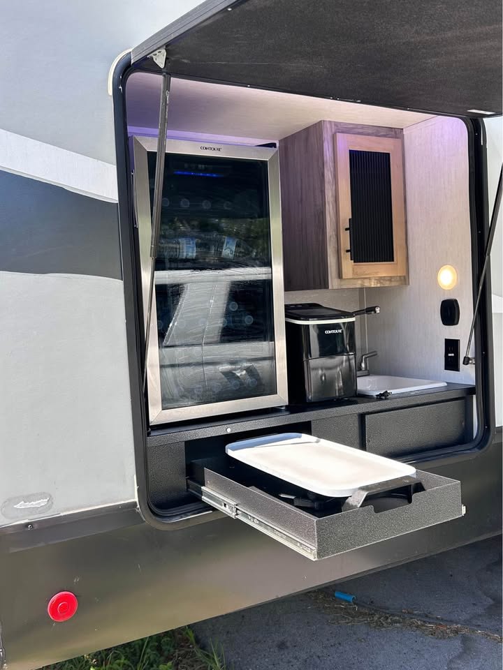 Fifth-wheel RV Rental 