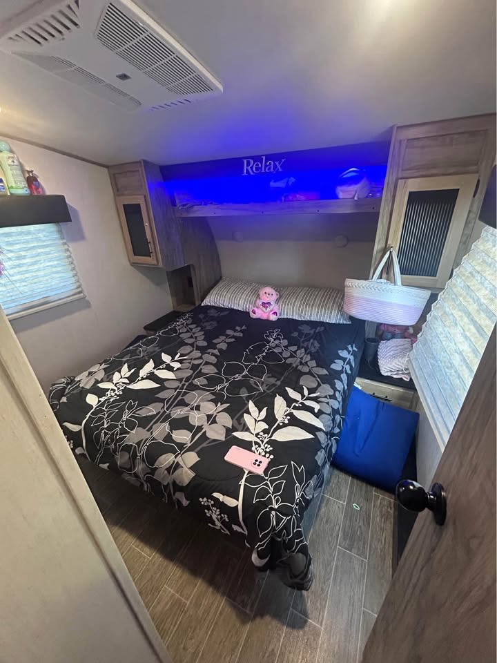 Fifth-wheel RV Rental 