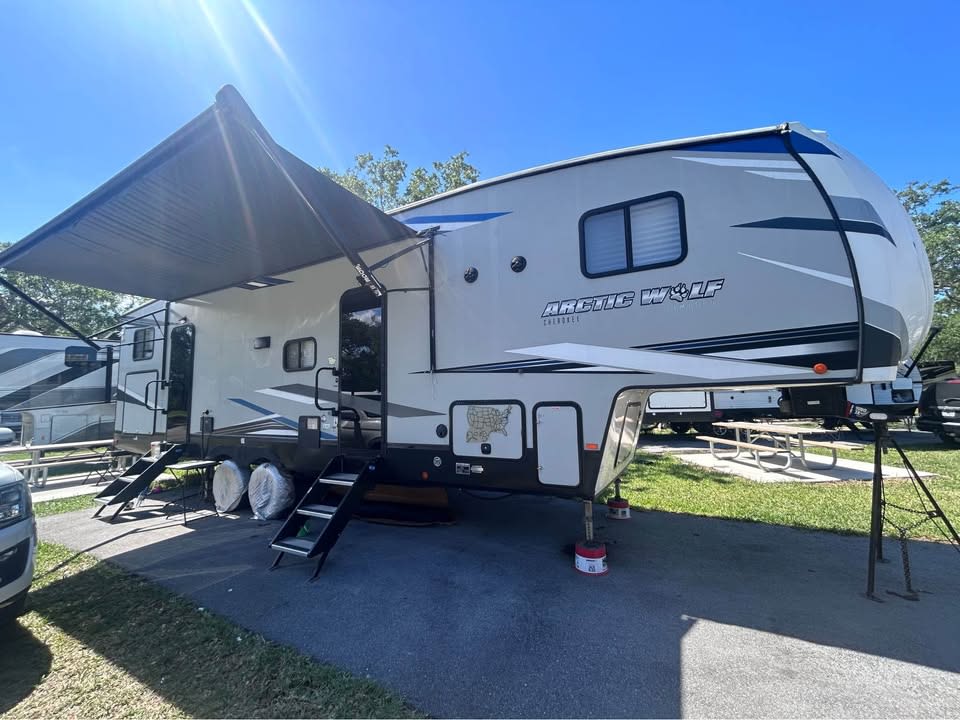 Fifth-wheel RV Rental 