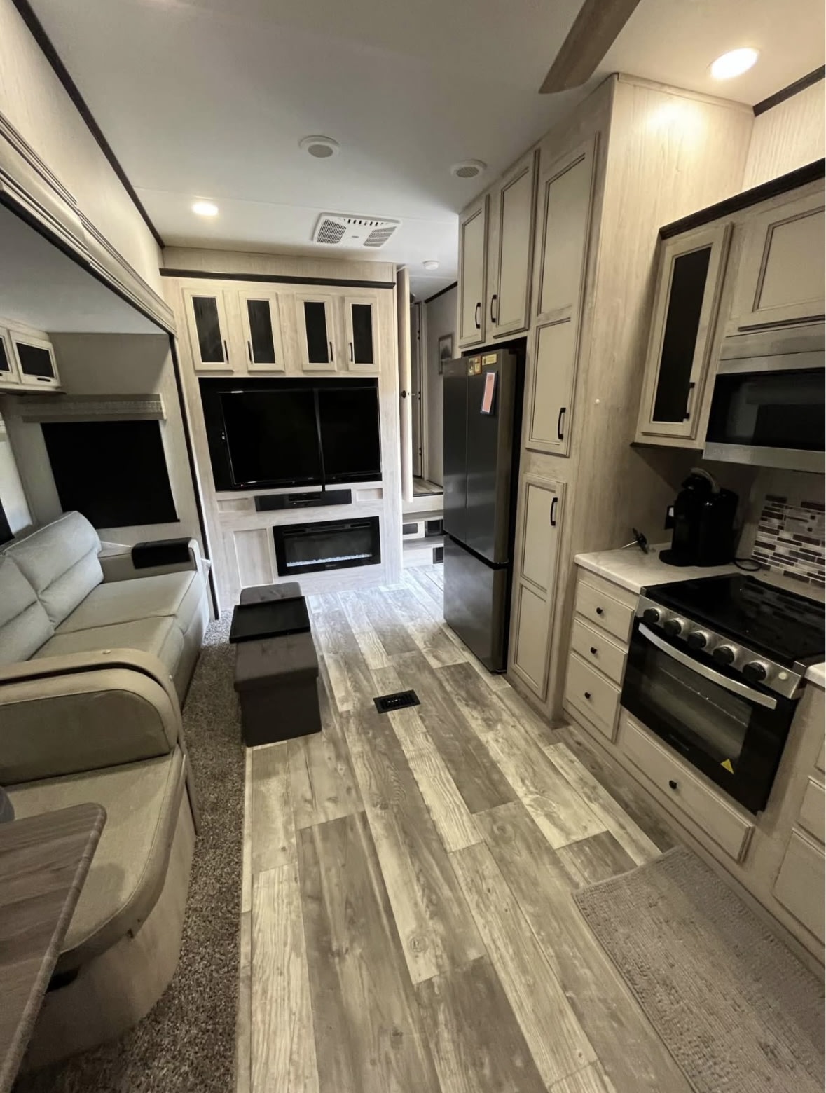 2 Bedrooms AND 2 Full Bathrooms!!!