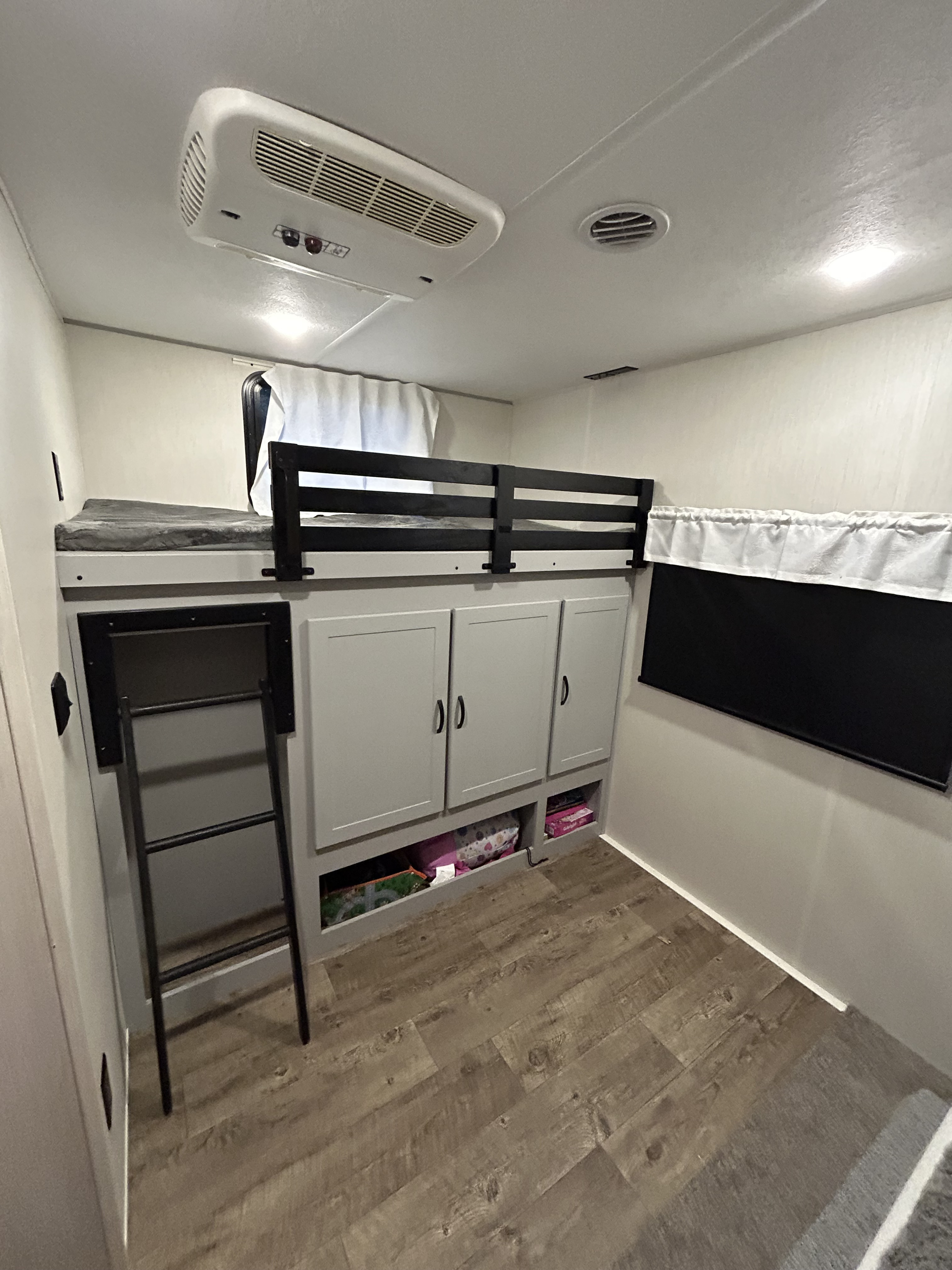 RV rental bunk beds, complete with a ladder, ample storage, and overhead AC, perfect for families.. Forest River Vibe 2022