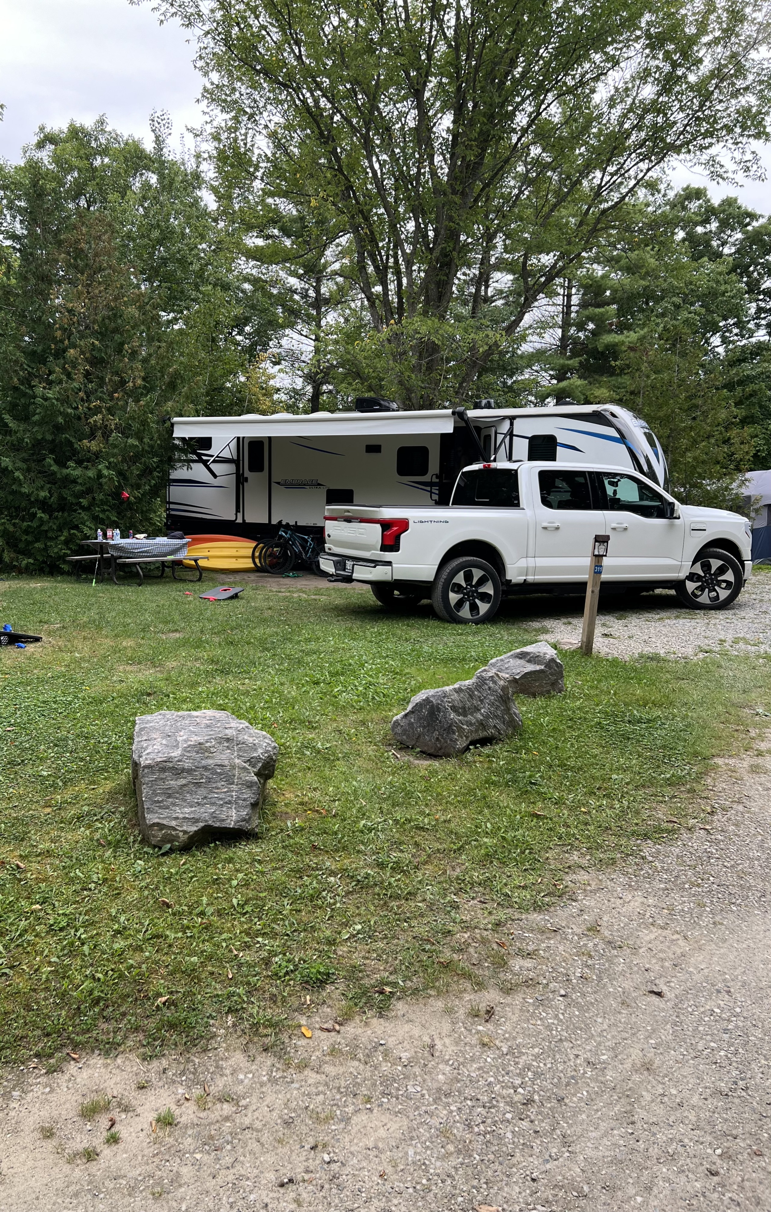 embrace EL 310 travel trailer