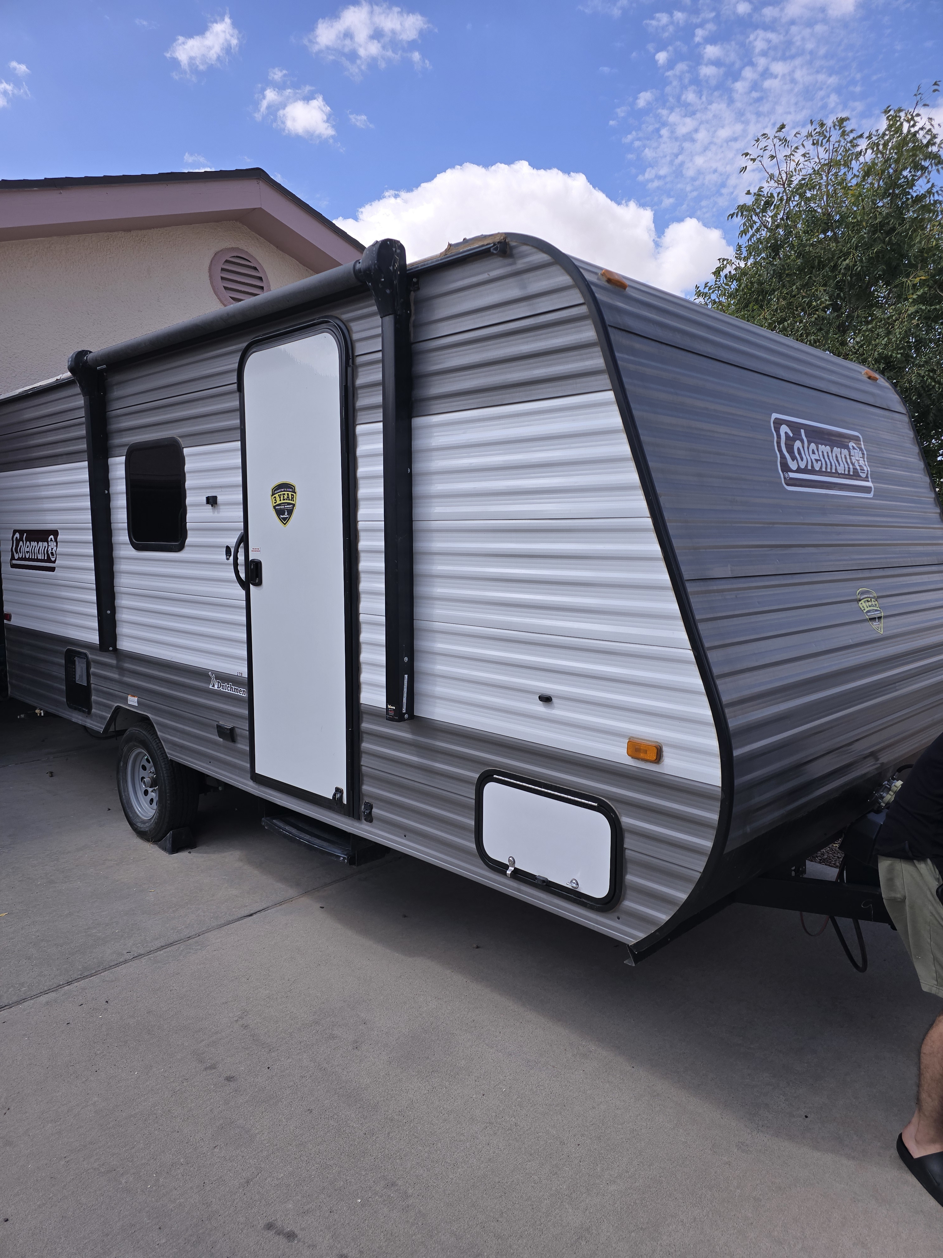 Beautiful coleman 17b travel trailer