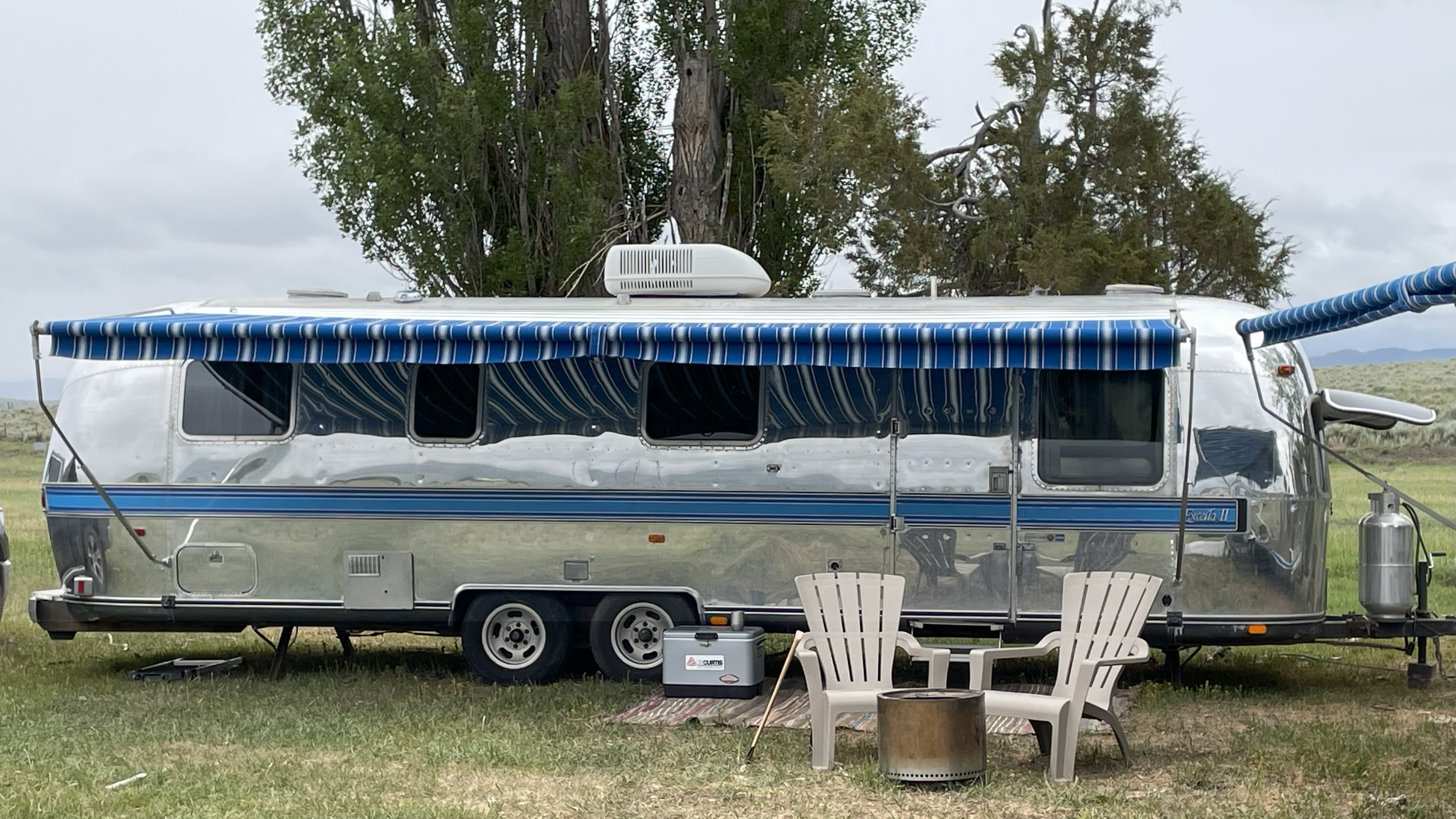 Silver Stays 1981 Airstream Excella II
