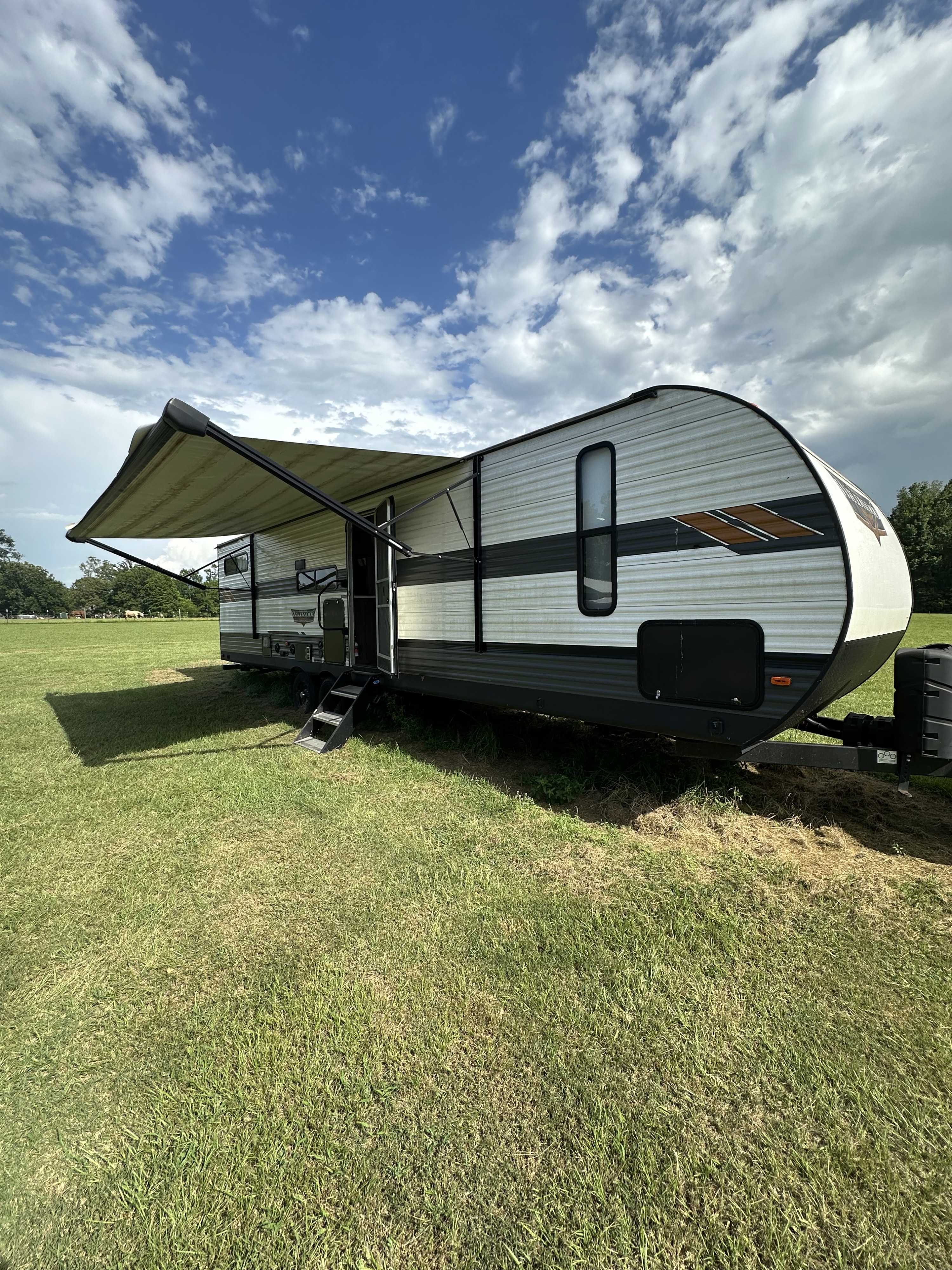 30’ 2021 Wildwood Camper – Sleeps 10, 2 Queens Beds, Delivered & Set