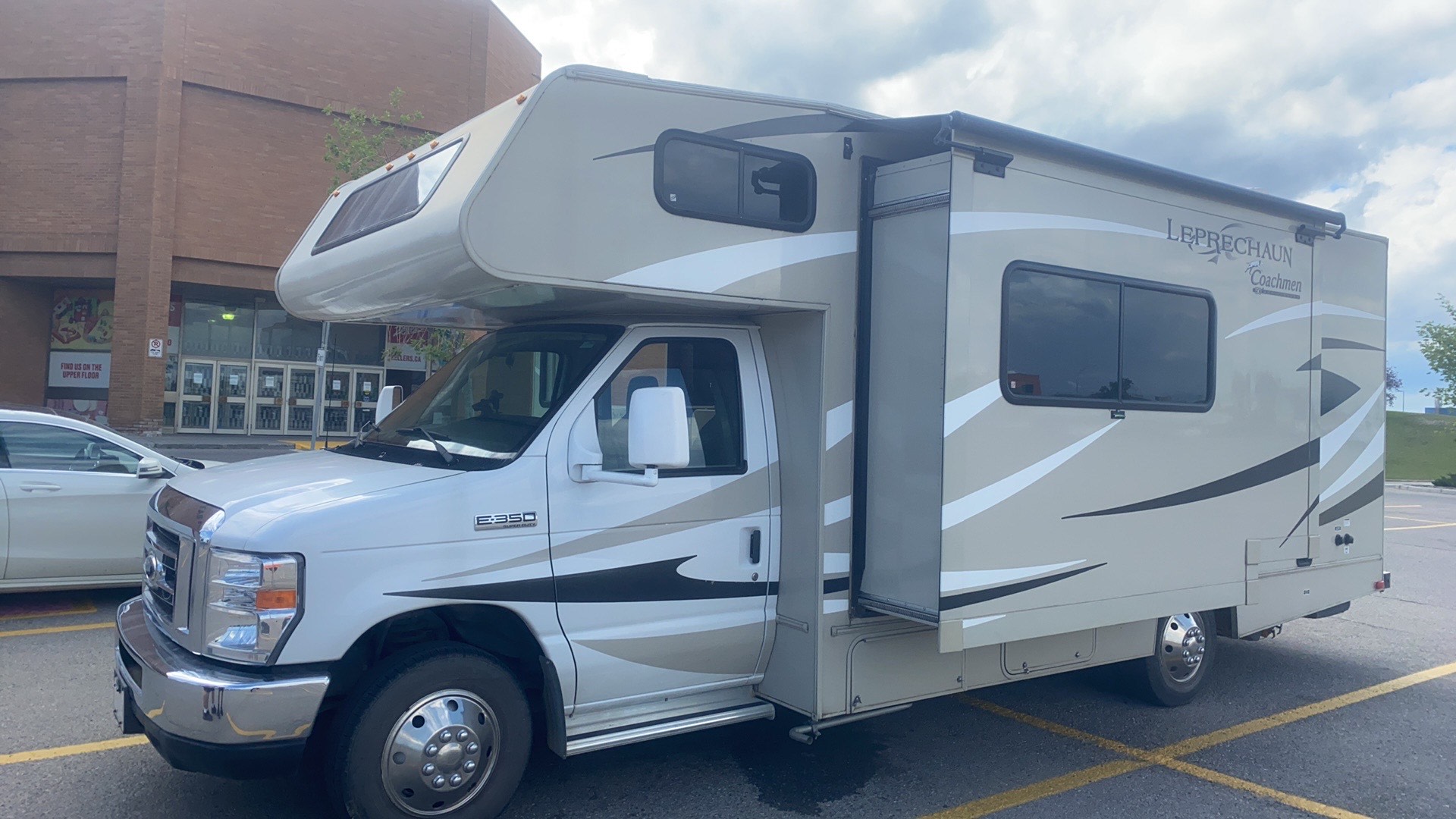 2015 Coachmen Leprechaun View 3 - Calgary RV Rental Details