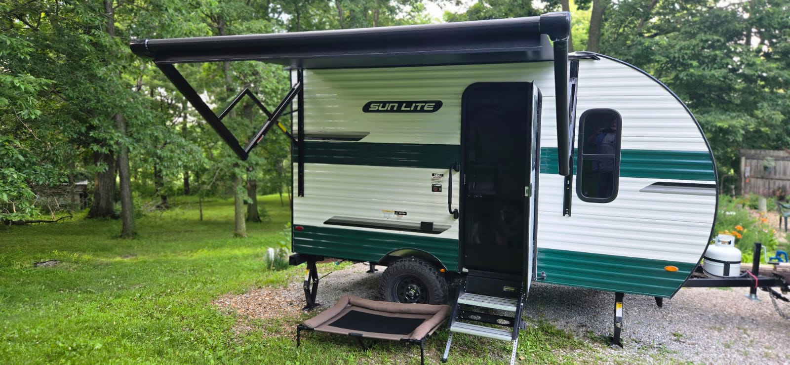 Adventure-Ready & Cozy! Easy Tow (under 2500 lb) w/ Solar, Shower & More