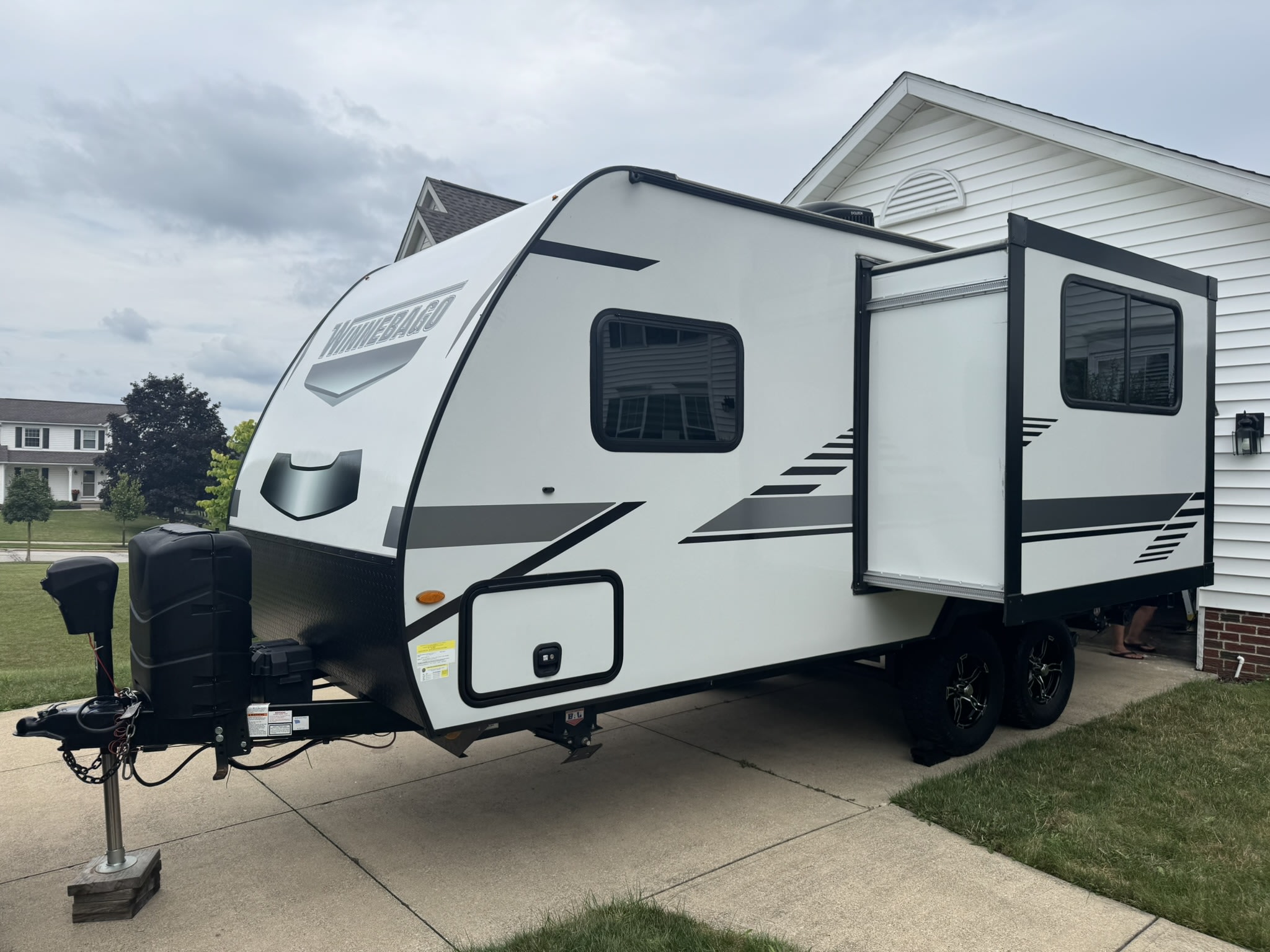 Cozy Winnebago - Ready for Adventure!