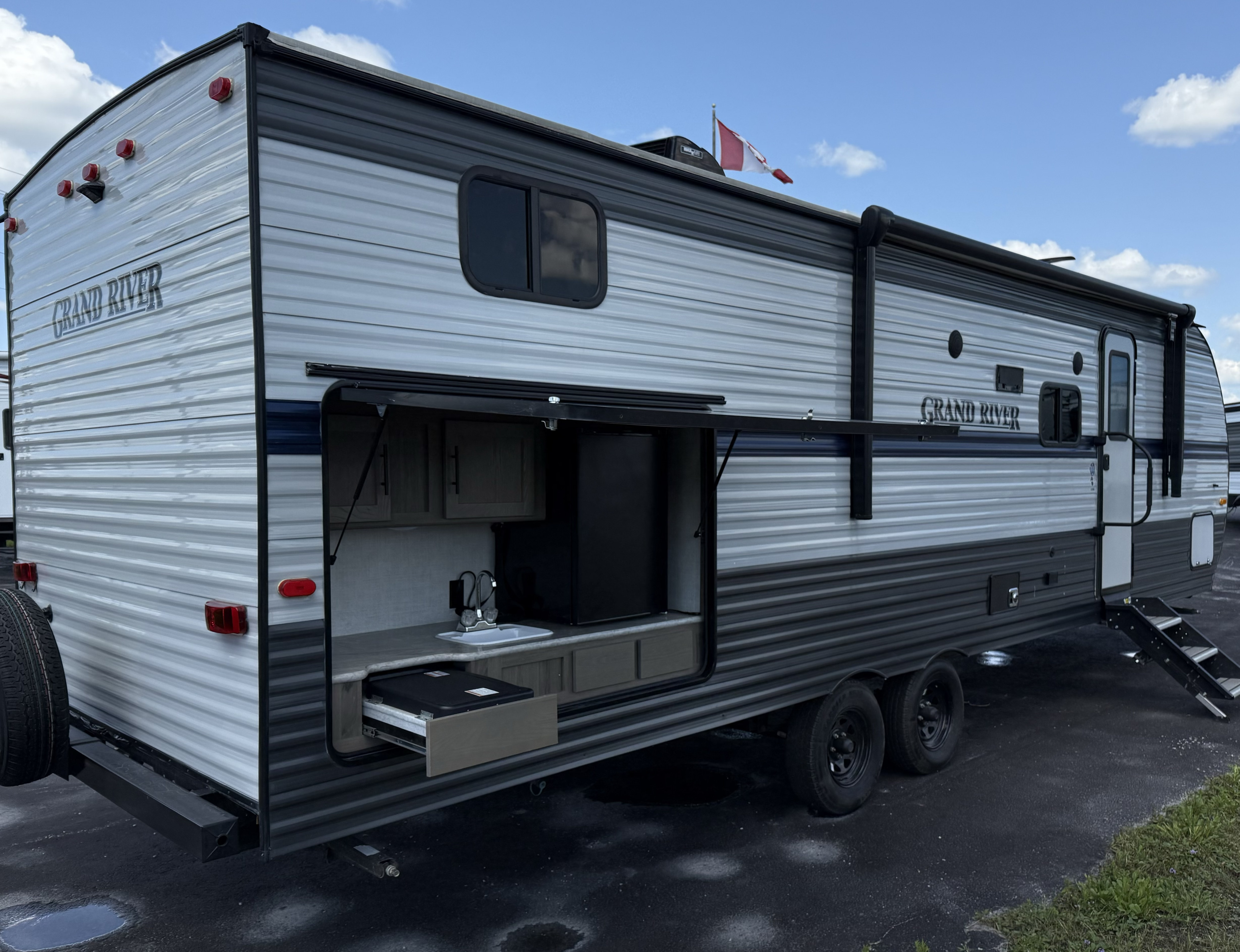 K&L RV RENTALS Grand Design 32'