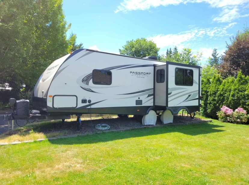 Half ton towable Keystone Passport travel trailer in excellent condition