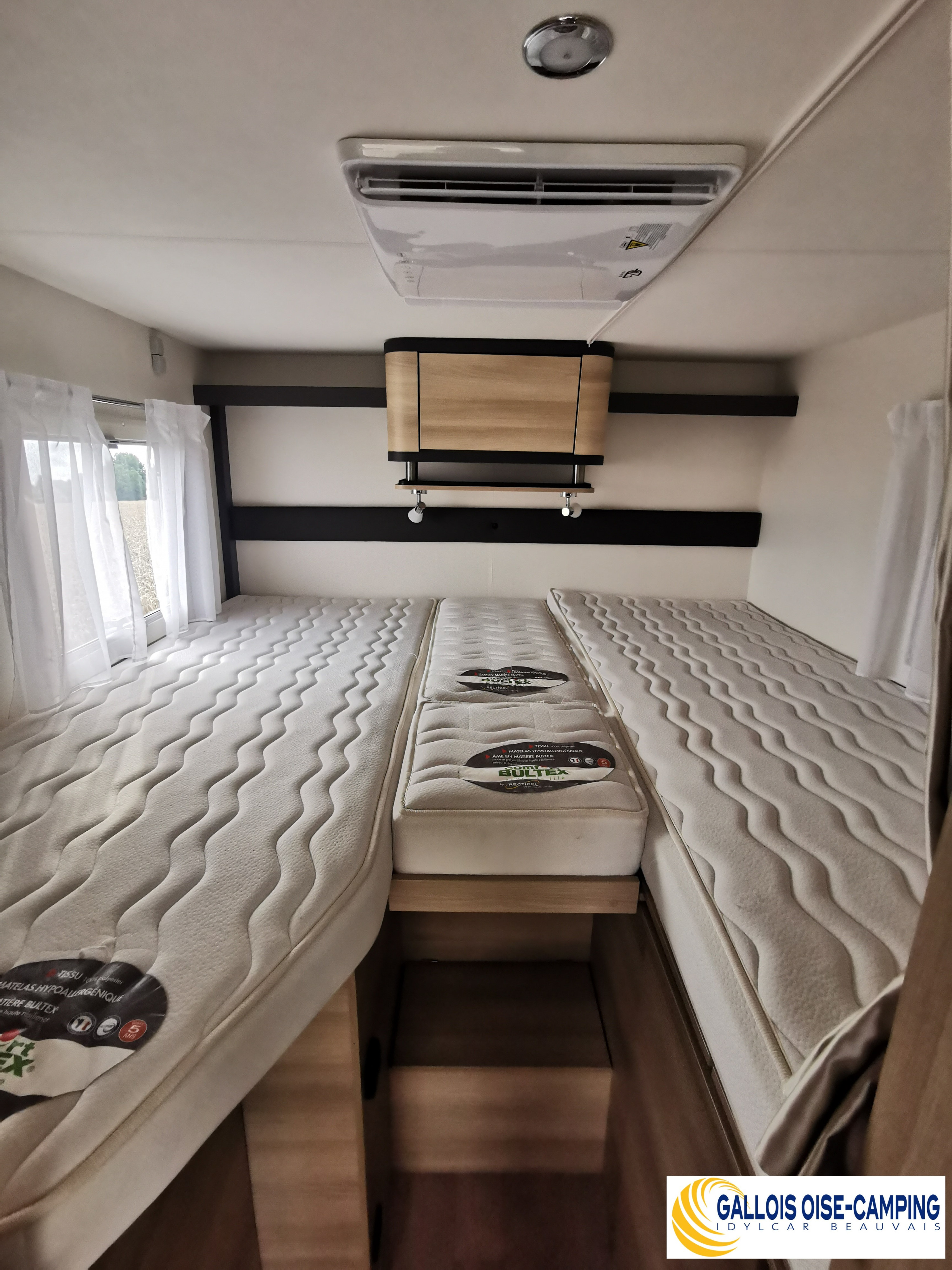 RV rental interior: Triple bed setup with soft mattresses, overhead AC, and storage, ready for your adventure.. ITINEO CJ660 2023