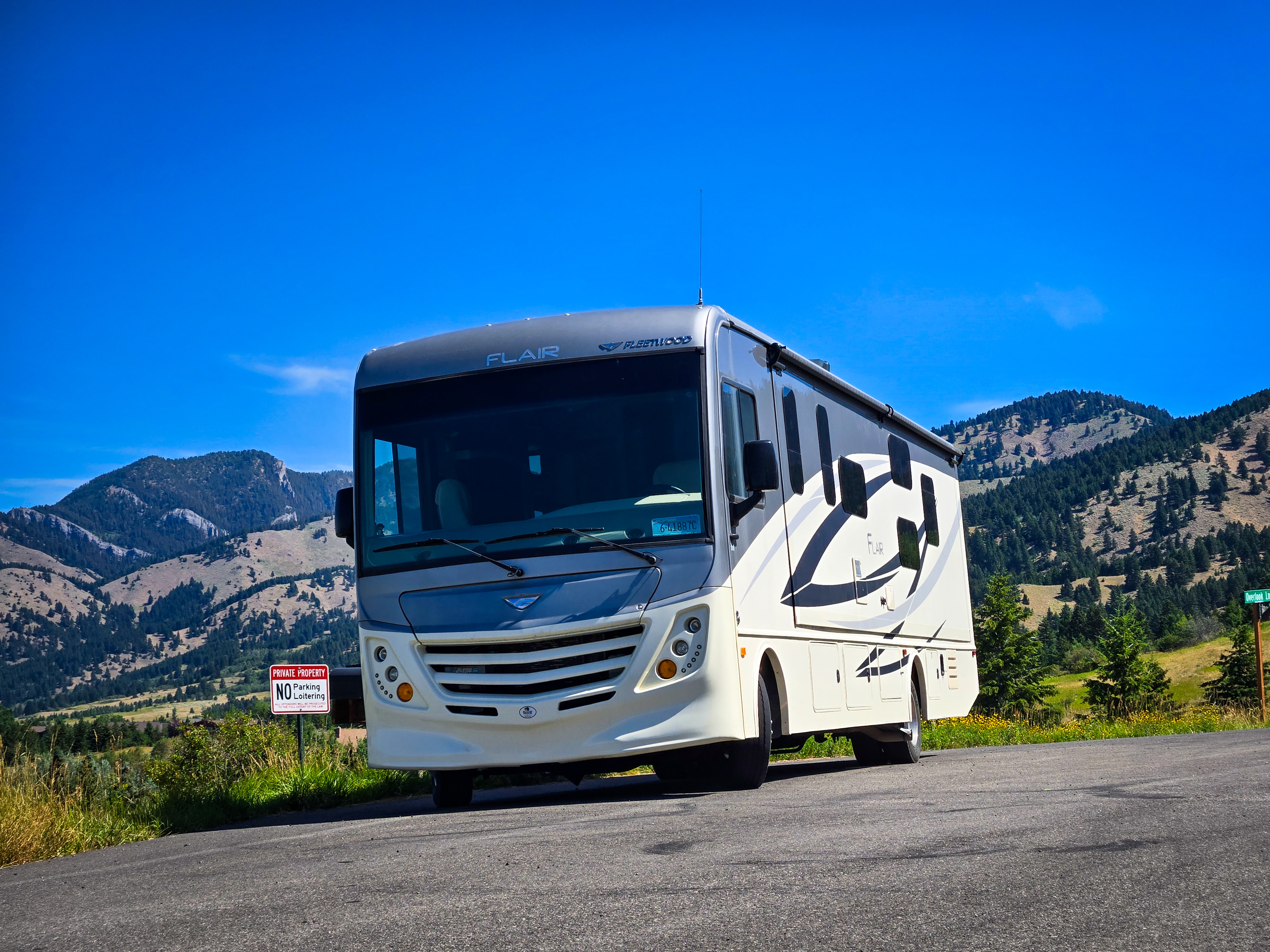Fleetwood Flair 34J | Sleeps 10 Comfortably
