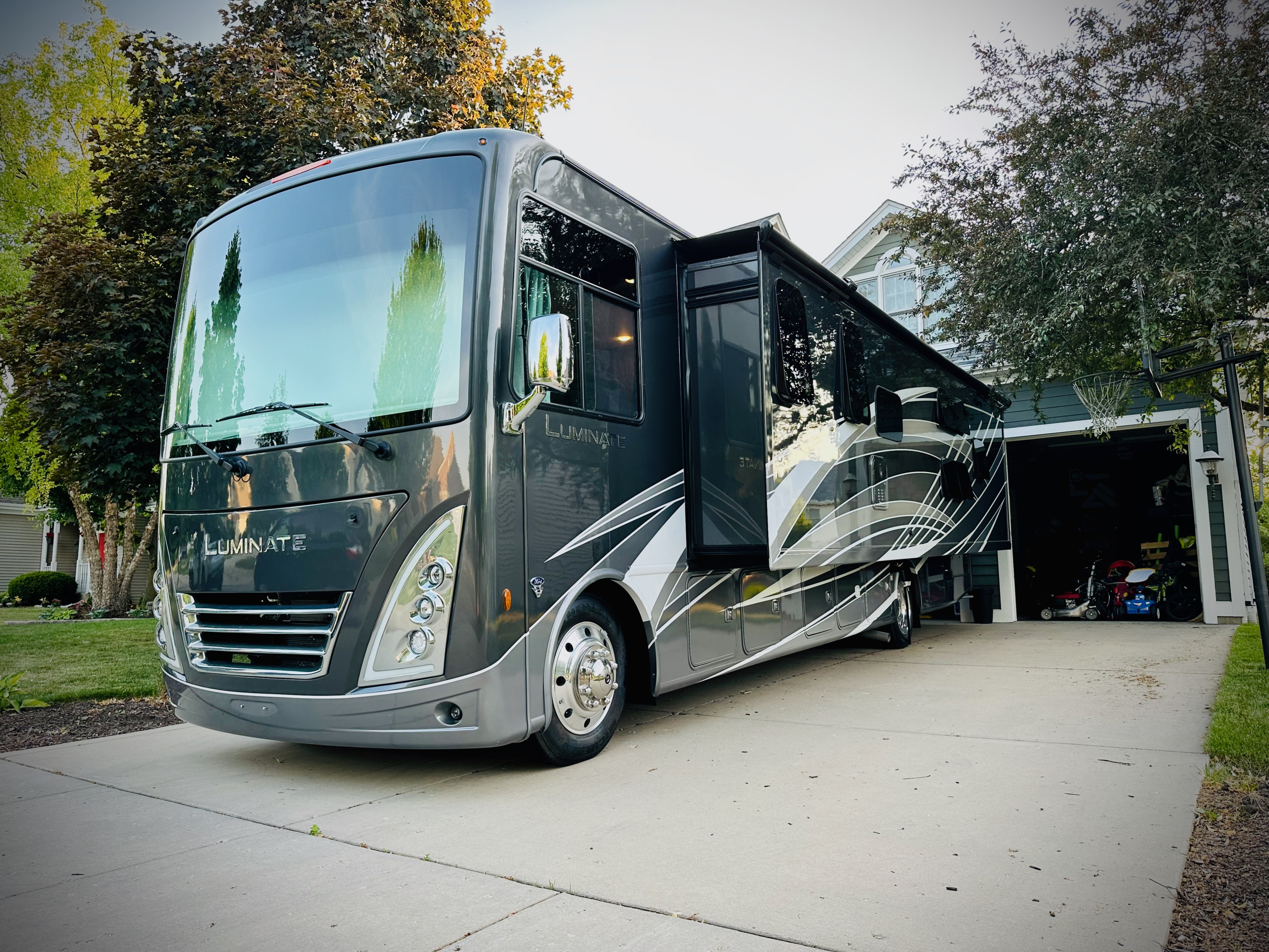 2023 Thor Luminate • Family RV + Free WiFi