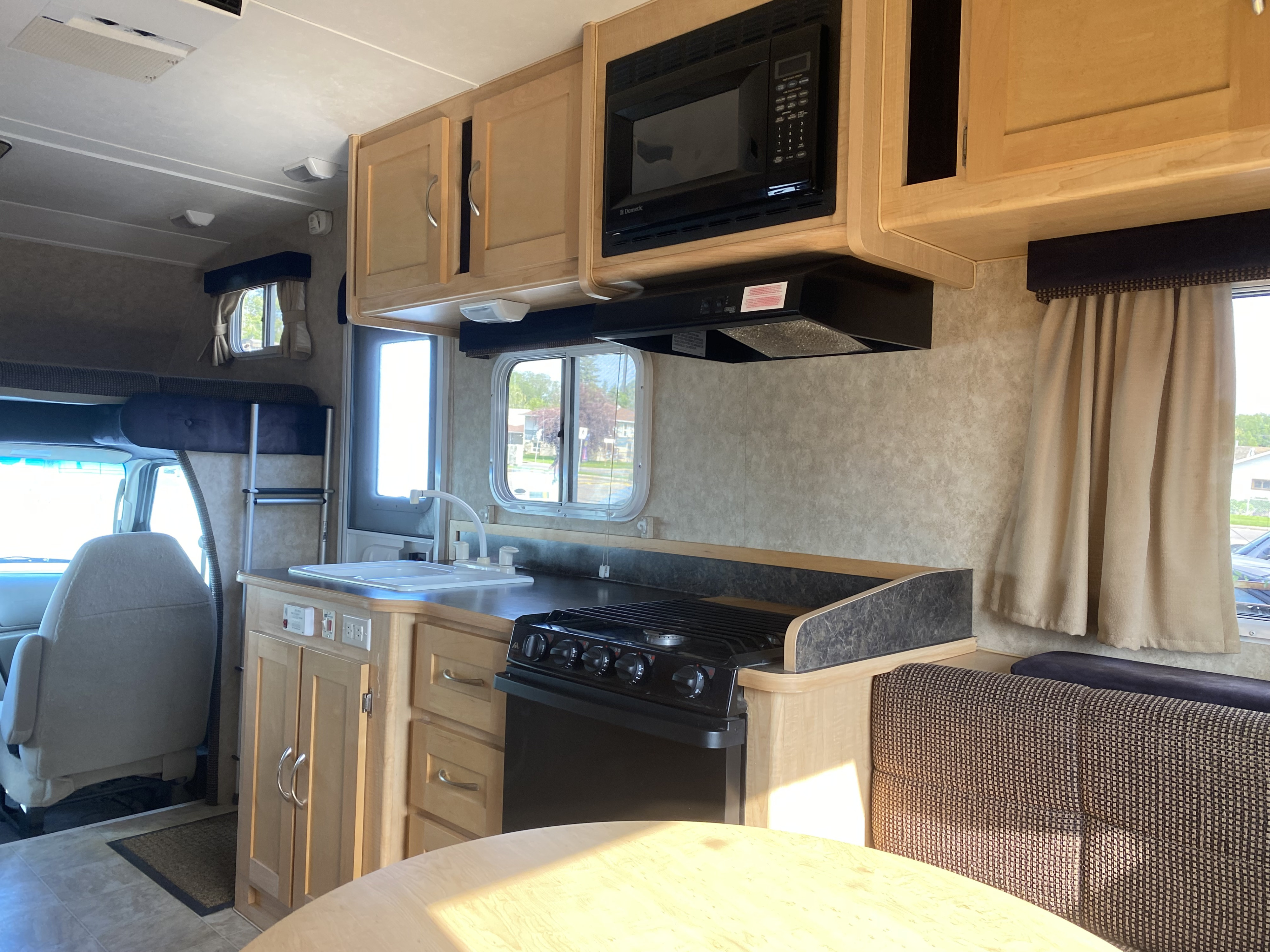 2008 Adventurer 200WR View 4 - Calgary RV Rental Details