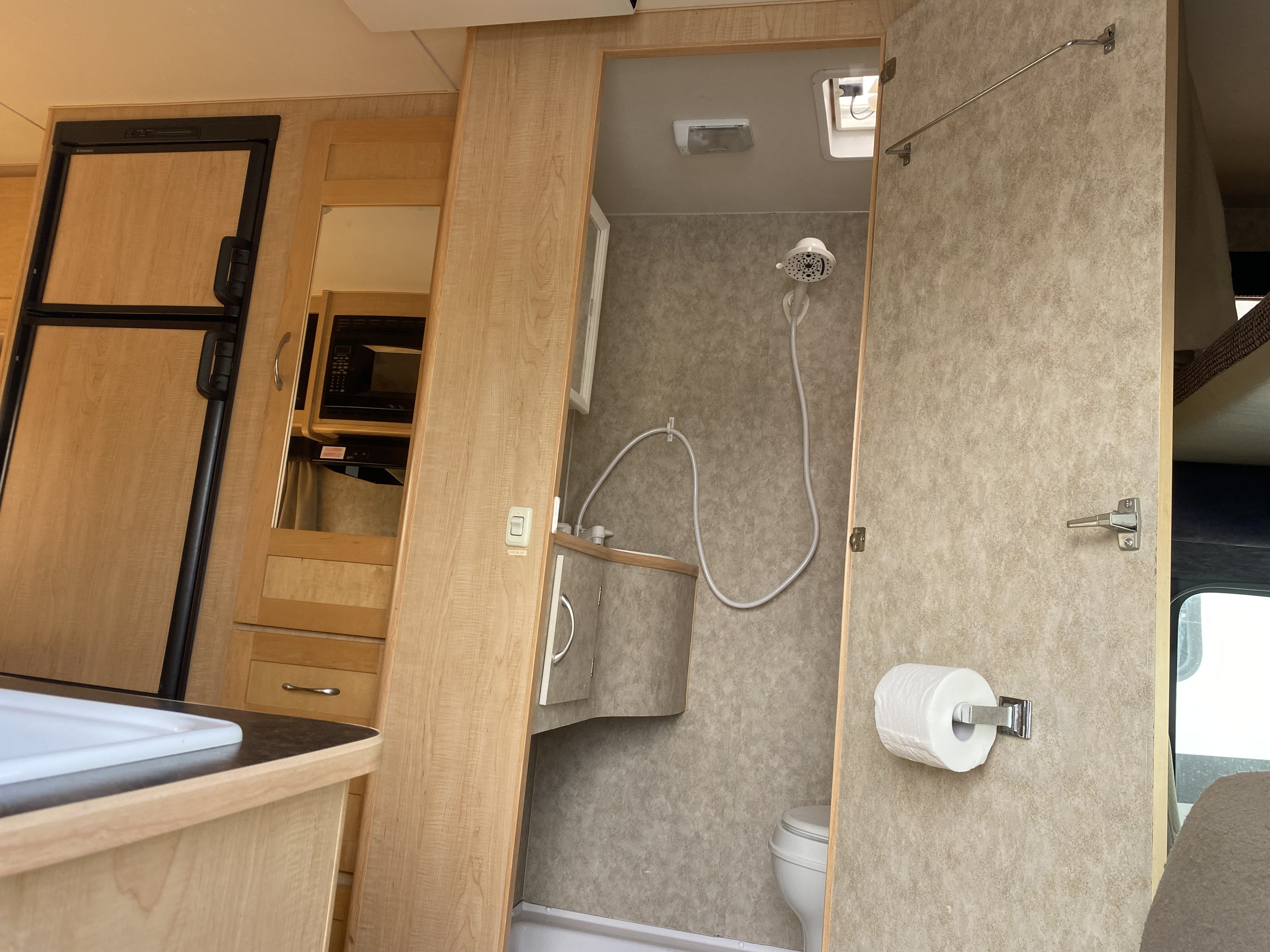 2008 Adventurer 200WR View 5 - Calgary RV Rental Details