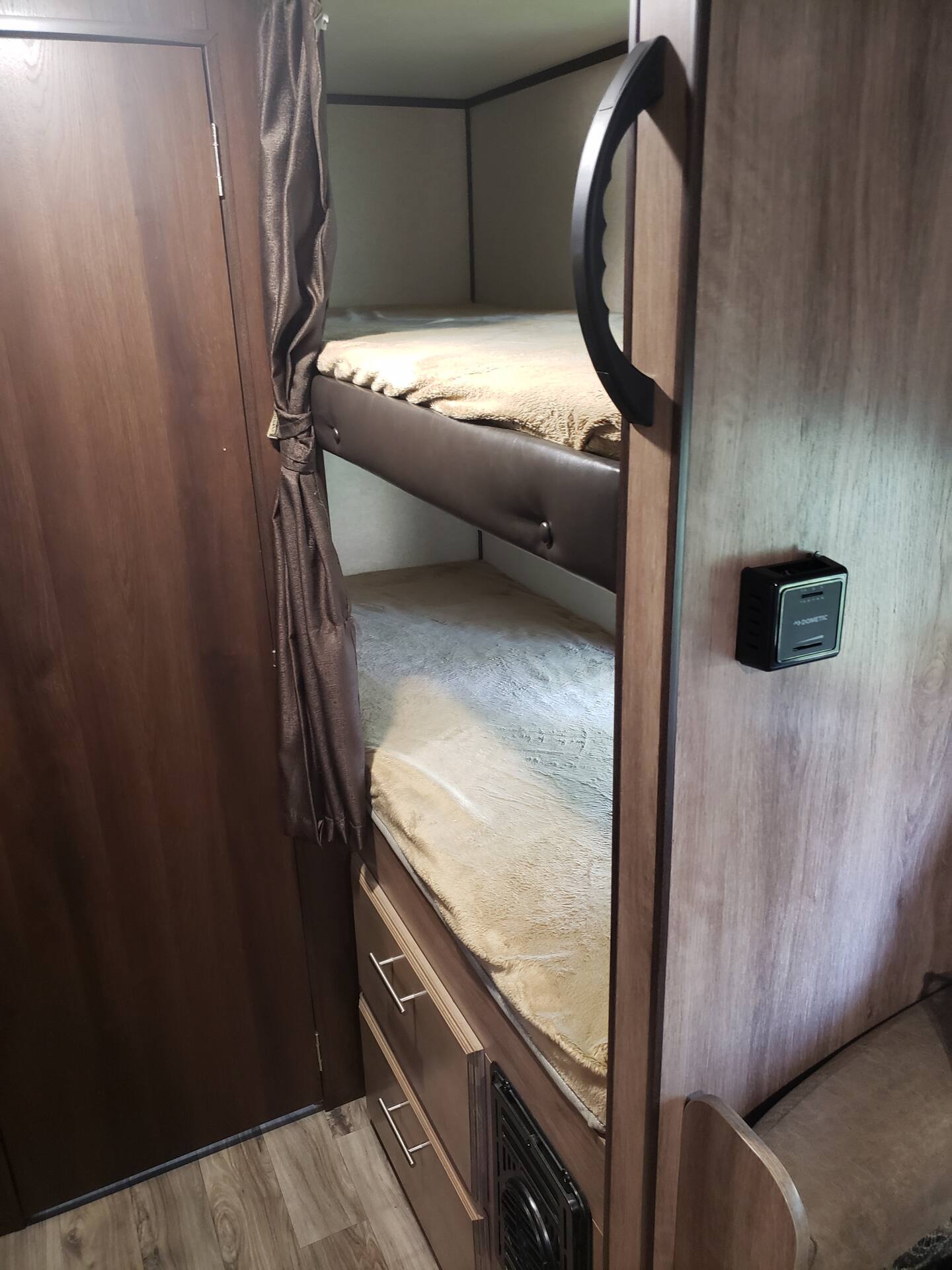 RV rental interior: Two bunk beds with blankets, a privacy curtain, storage drawers, and a Dometic climate control unit.. Jayco Jay Feather 2018