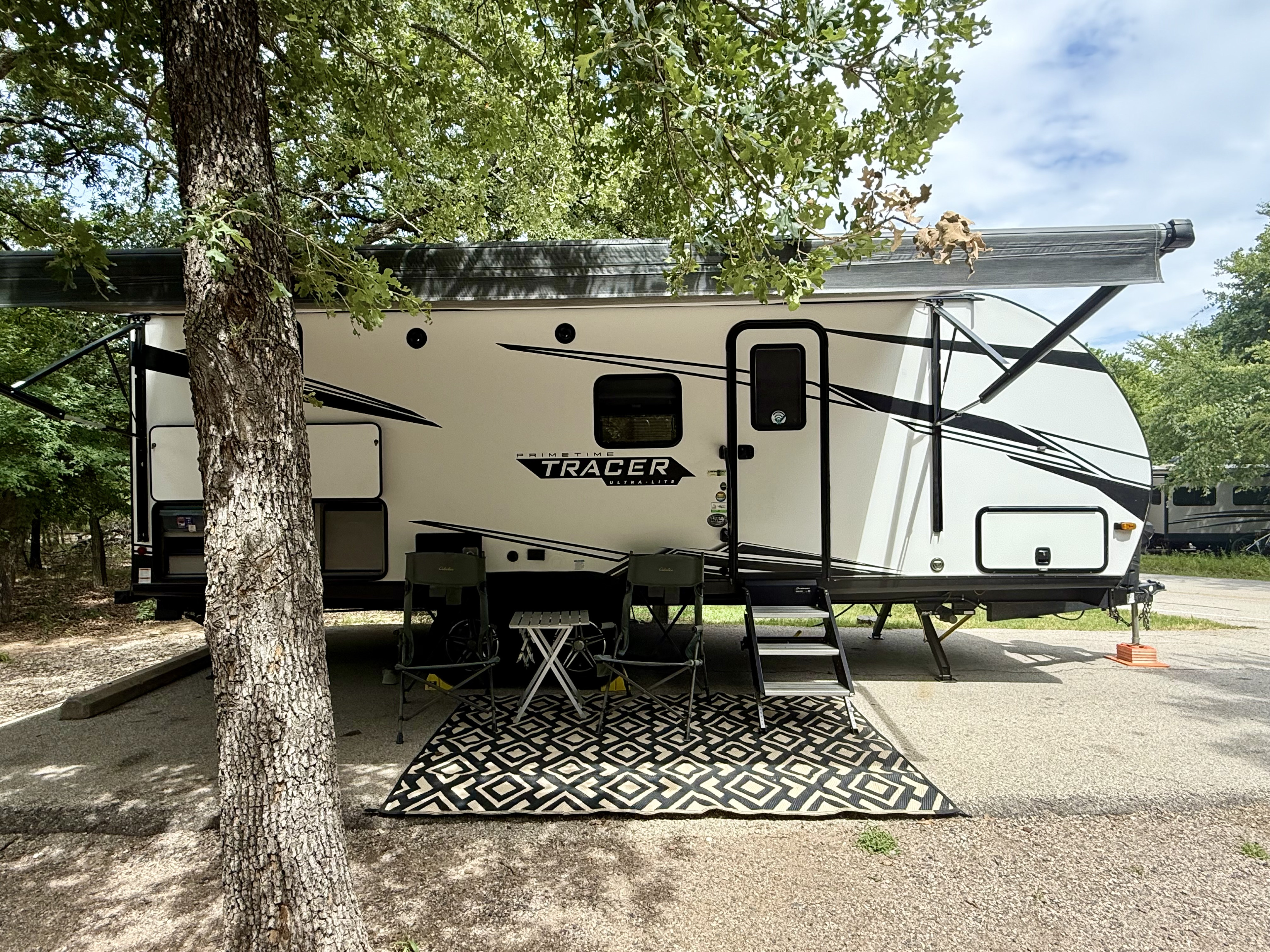 Road Trip Retreat- Family & Pet Friendly, Lightweight for Easy Towing
