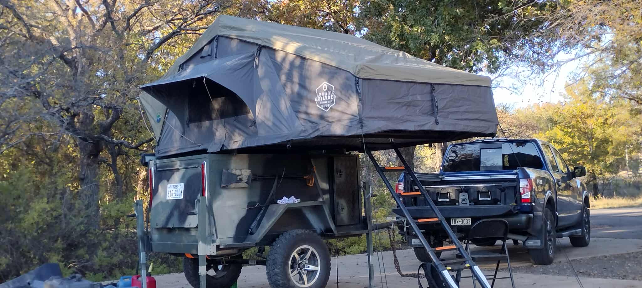 Overlanding trailer with rooftop tent
