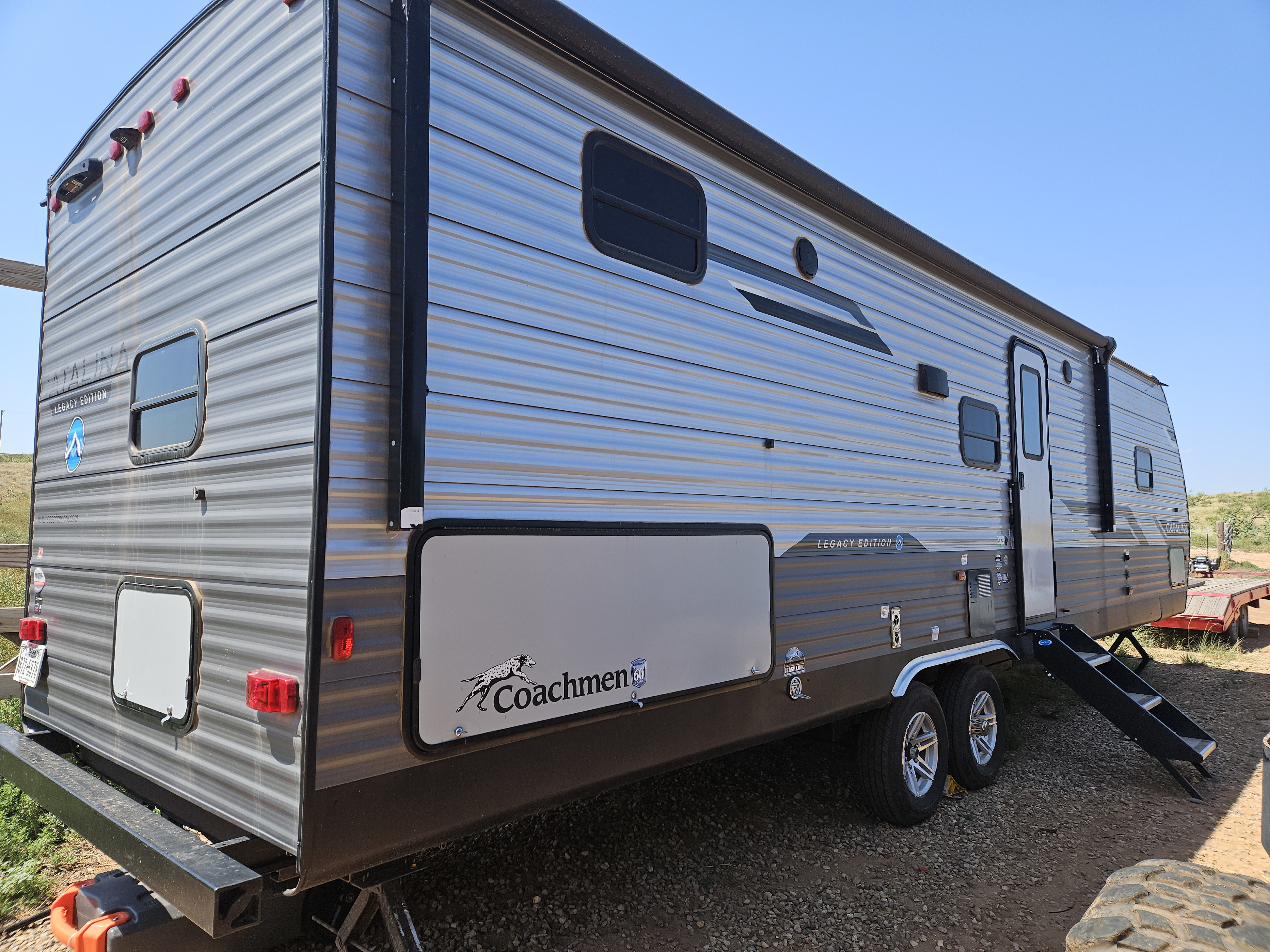 Mini home on wheels - 2024 Coachmen Catalina legacy