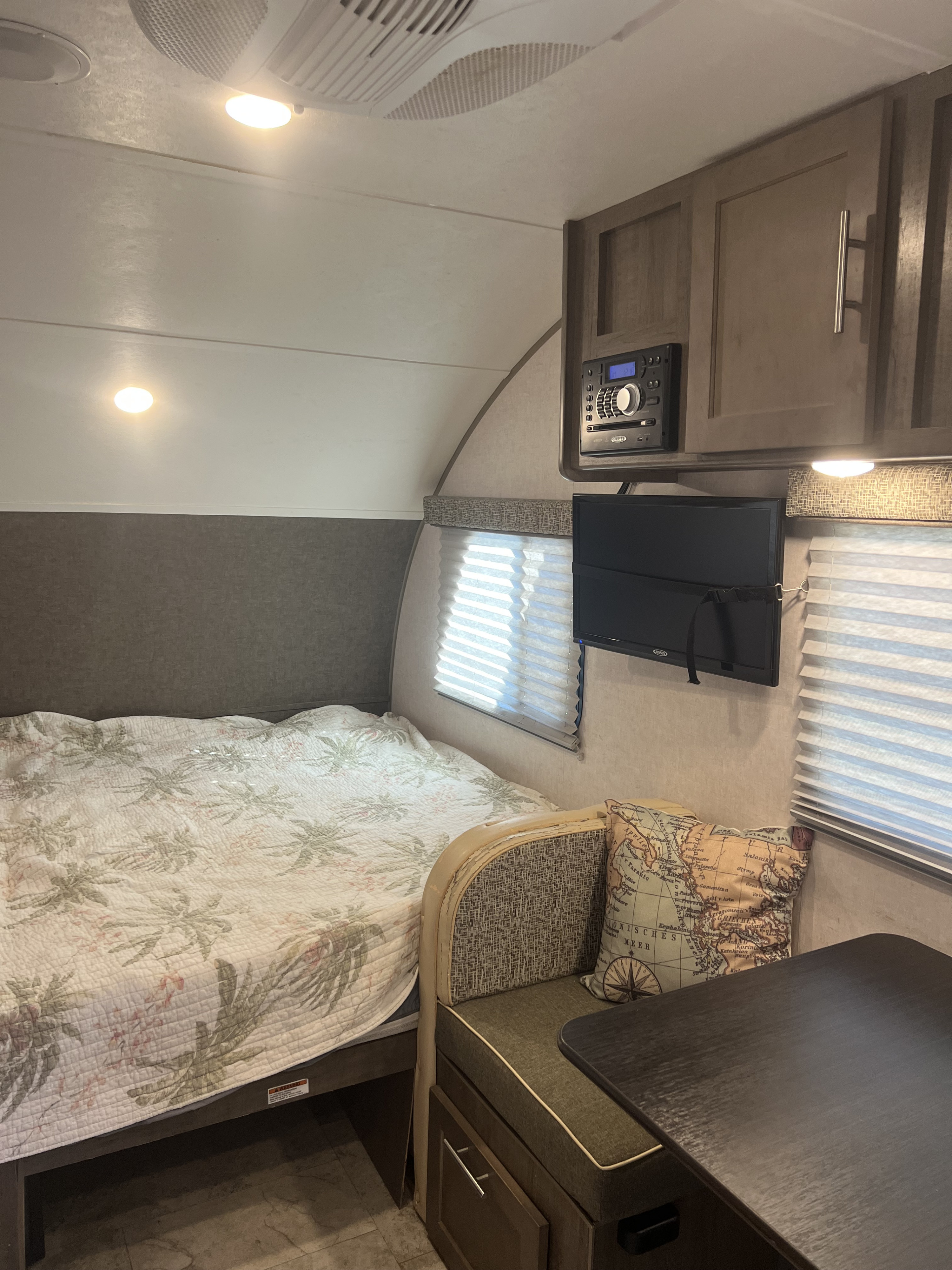 Cozy RV rental: compact interior features bed, dinette, TV, & cabinets, perfect for travel comfort.. R-Pod R-Pod Trailer 2017