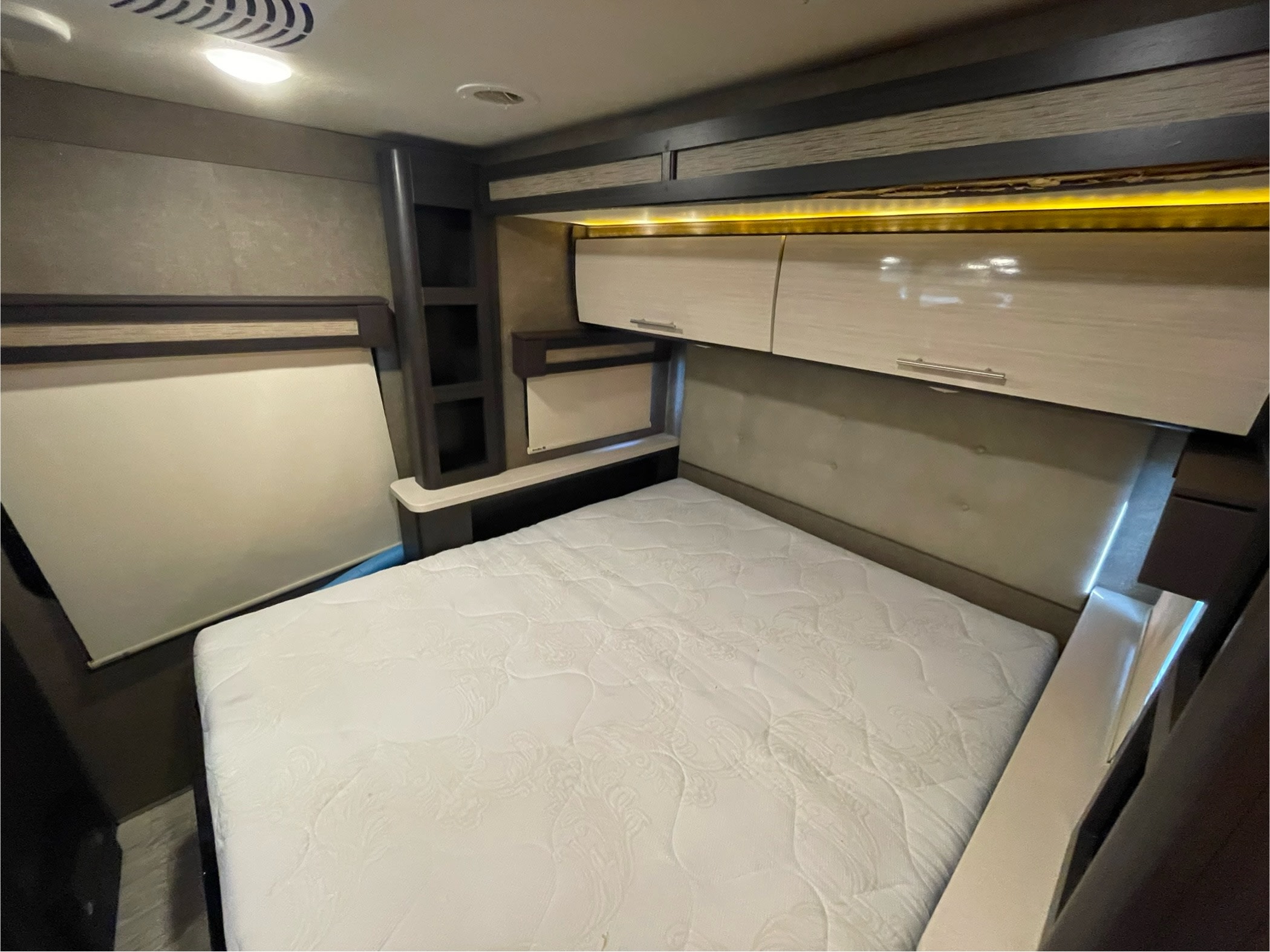 Comfortable RV bedroom featuring a plush mattress, ample overhead storage, and integrated lighting, perfect for your next RV rental.. Thor Gemini 2018