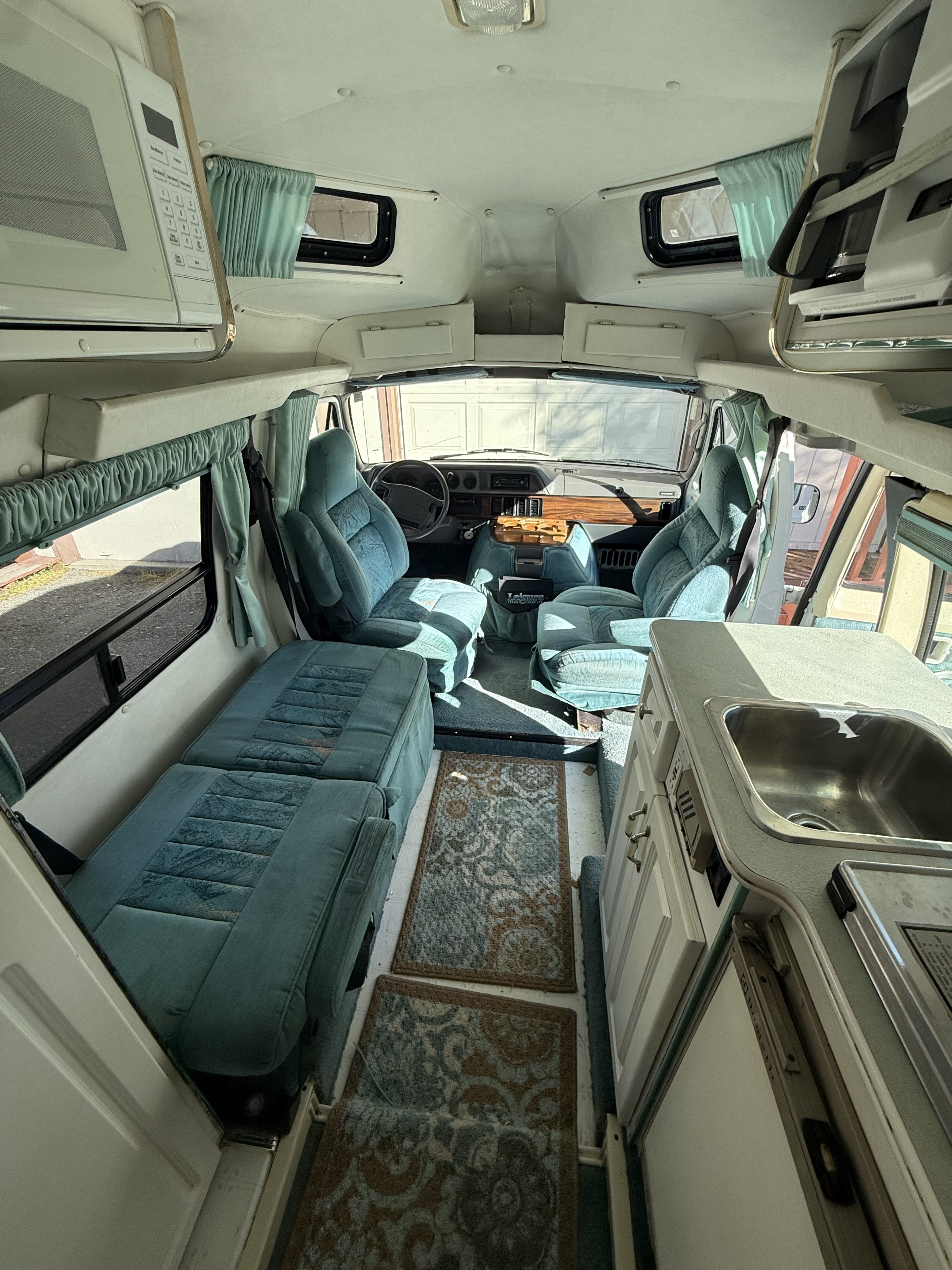 Convertible Second Bed – Perfect for a third traveler (has fit a 6’4 sleeper in the past!), child, or friend joining the trip.. Pleasure Way Freedom 1995