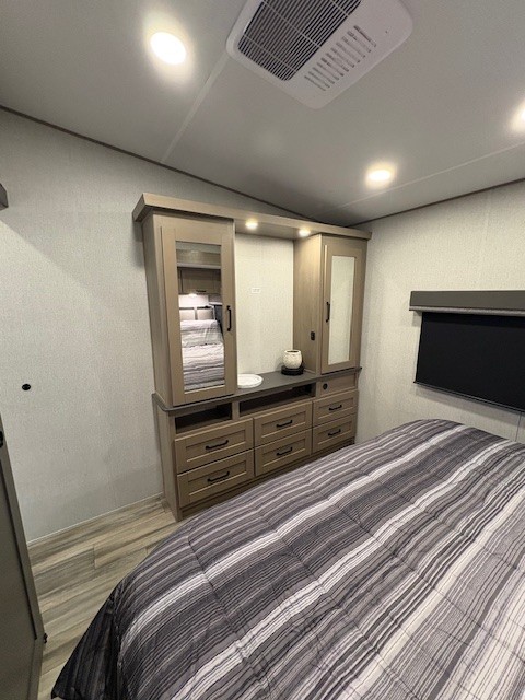 Plenty of space to tuck away your clothes and essentials - the bedroom wardrobe keeps you organized while on the road.. Grand Design Reflection 2024