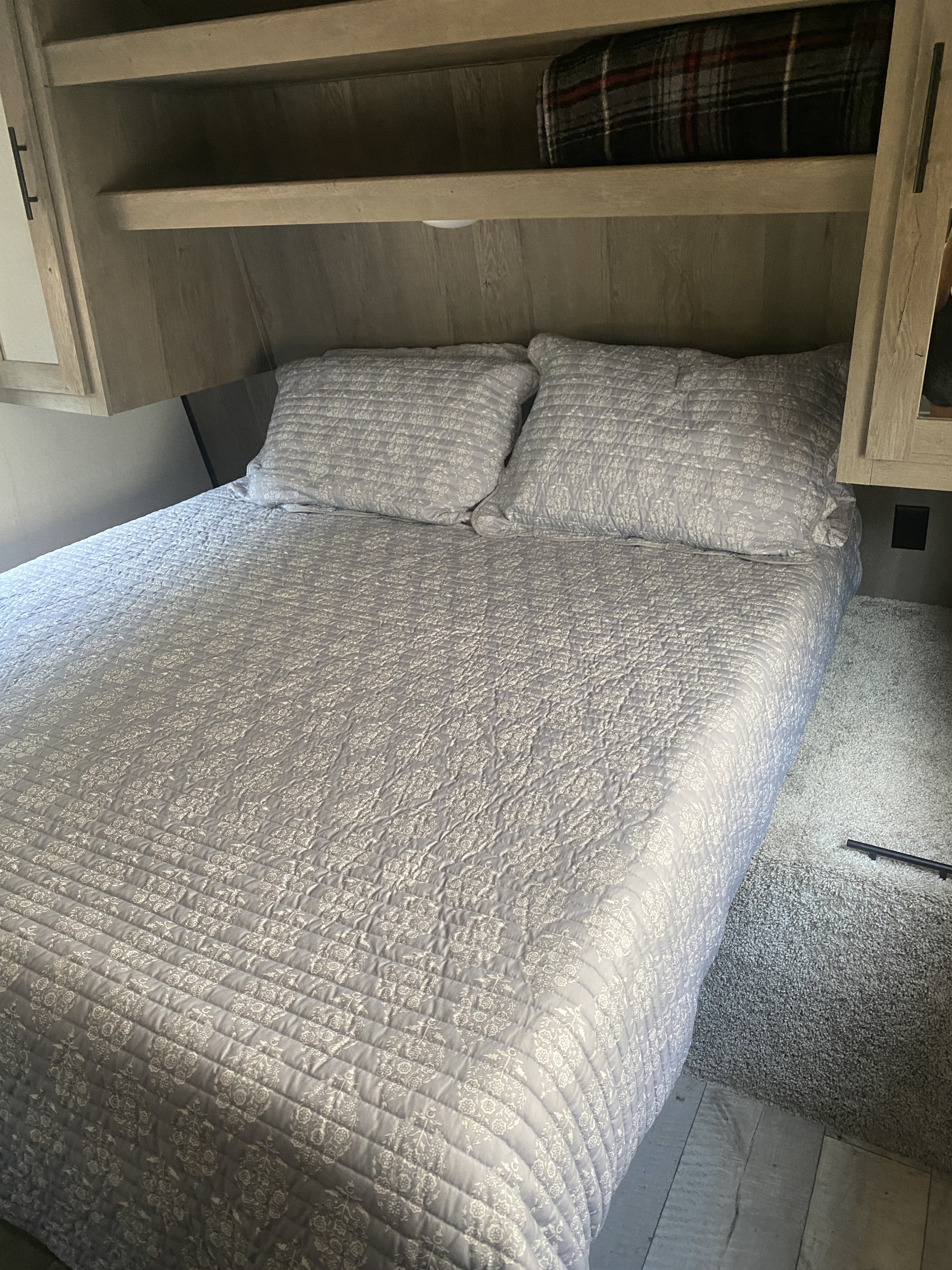 Cozy master with an upgraded 10 inch memory foam queen mattress for a great night’s rest. Master has 2 windows with blinds, and built-in storage.. Keystone RV Springdale 2021