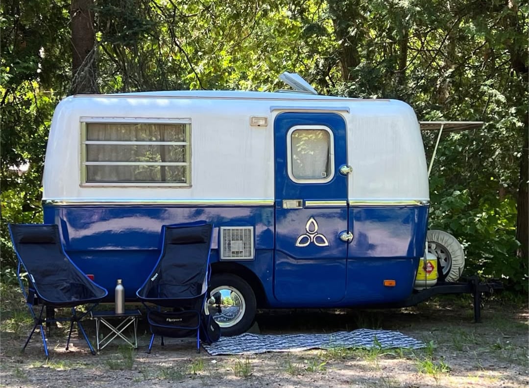 The Vintage Blue Trillium