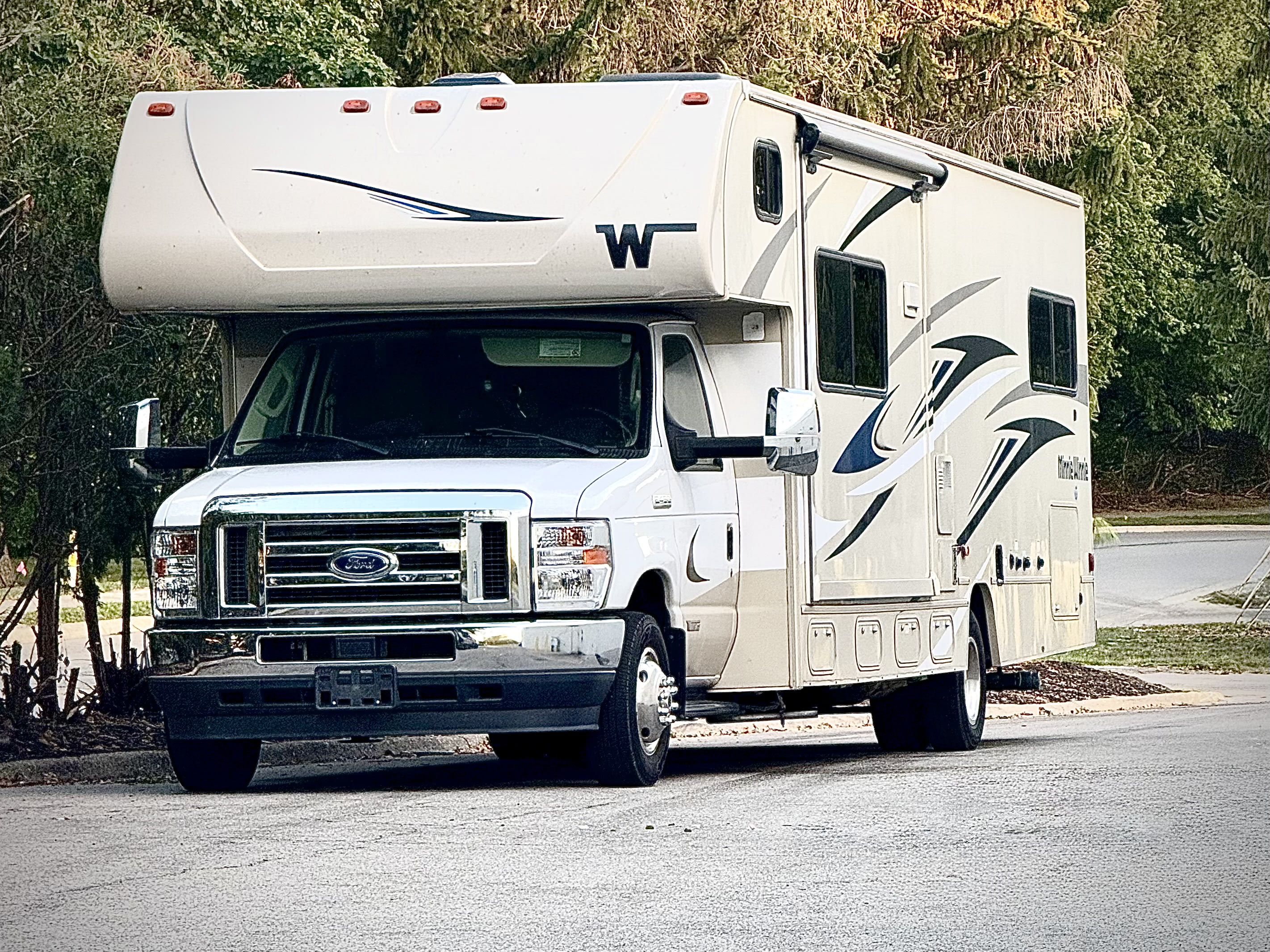 Roomy 2021 Winnebago Minnie Winnie