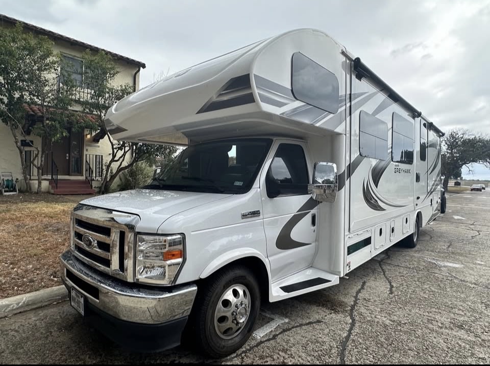 "Alamo-bile" Adventurer - Jayco Greyhawk (Motorhome)