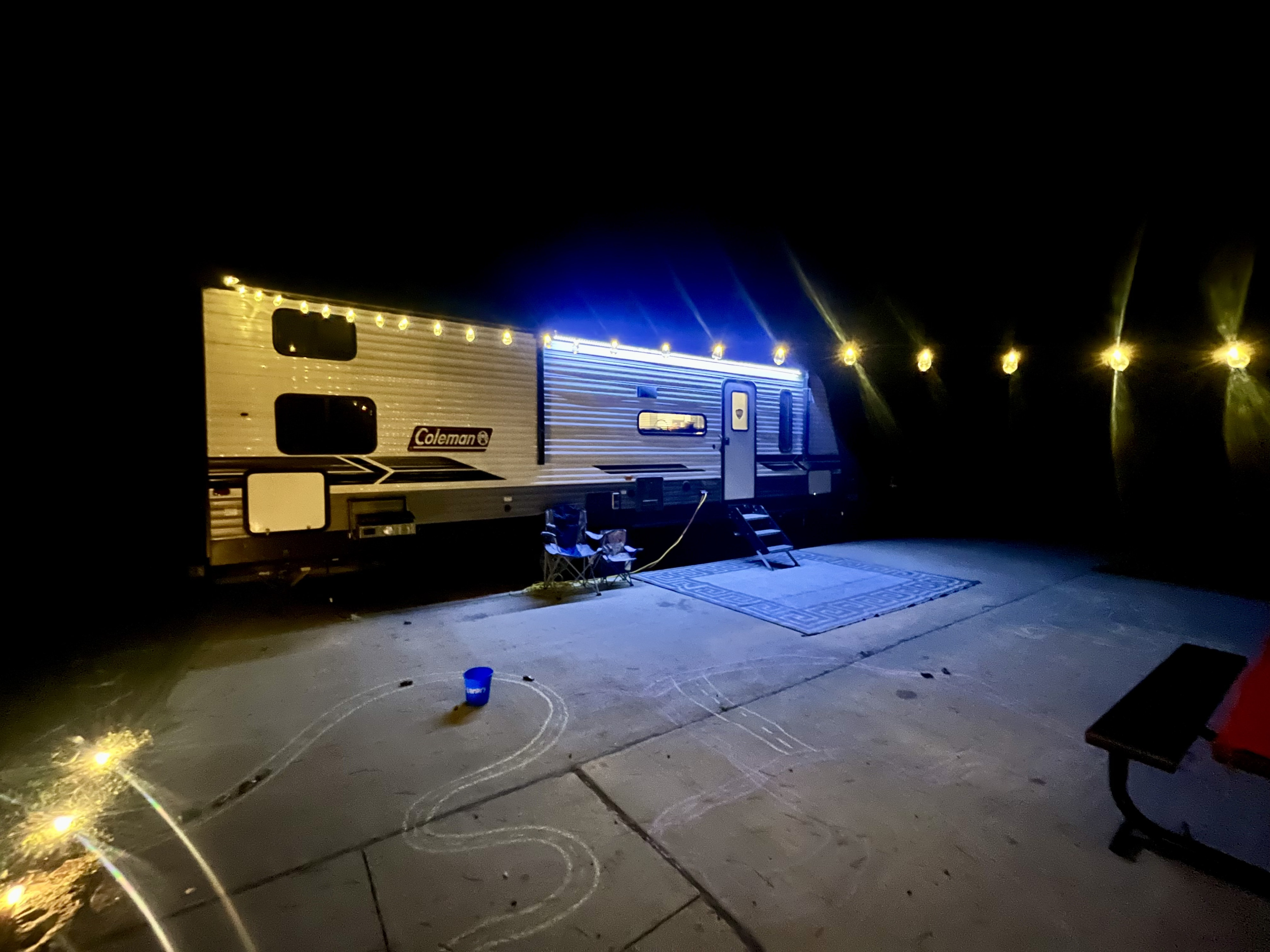Coleman Lantern 295QB- "Cozy Camper"-Big enough for the WHOLE family
