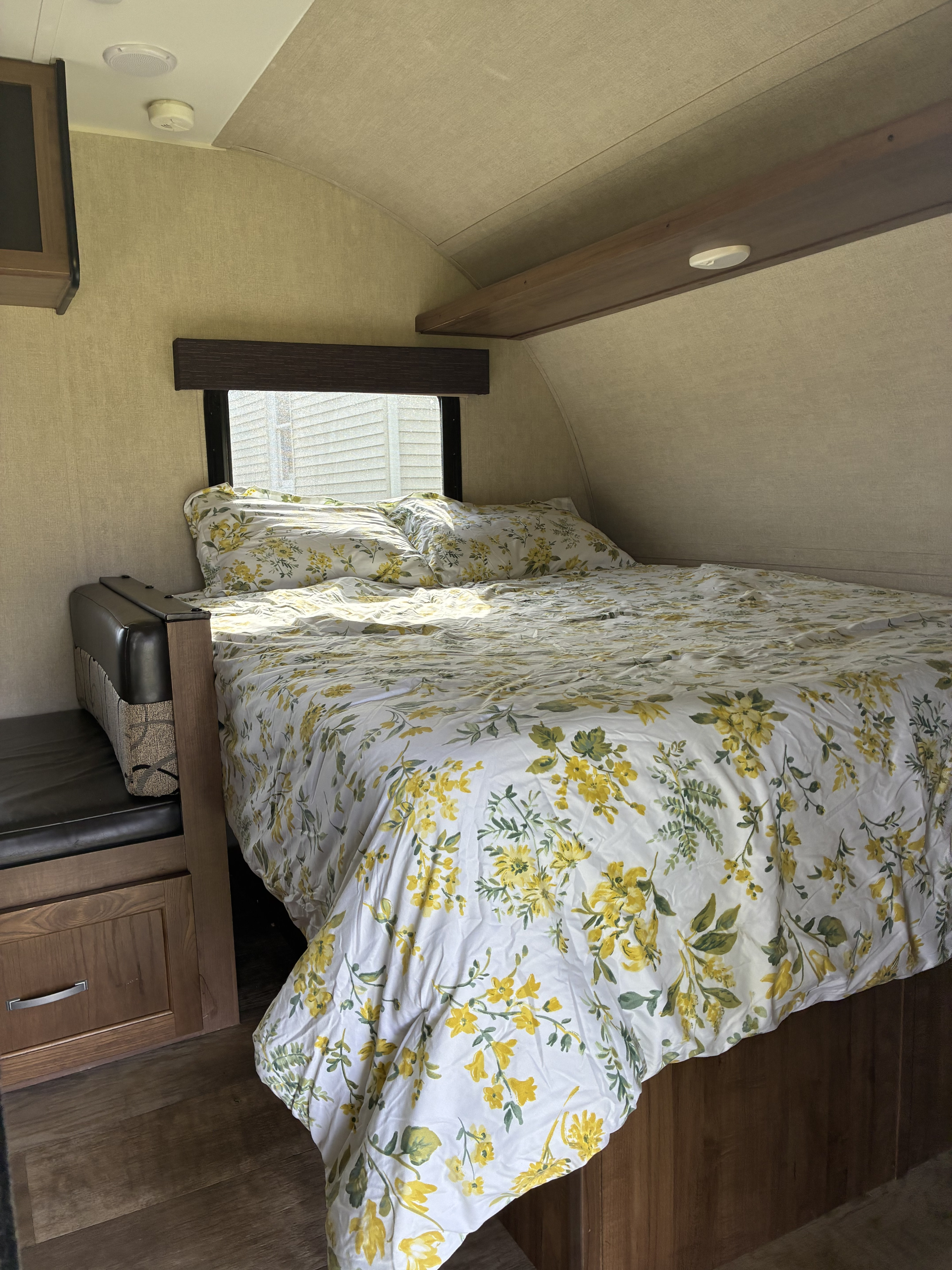 RV rental bedroom: cozy bed with cheerful yellow floral bedding & window.. Gulf Stream Ameri-Lite 2019