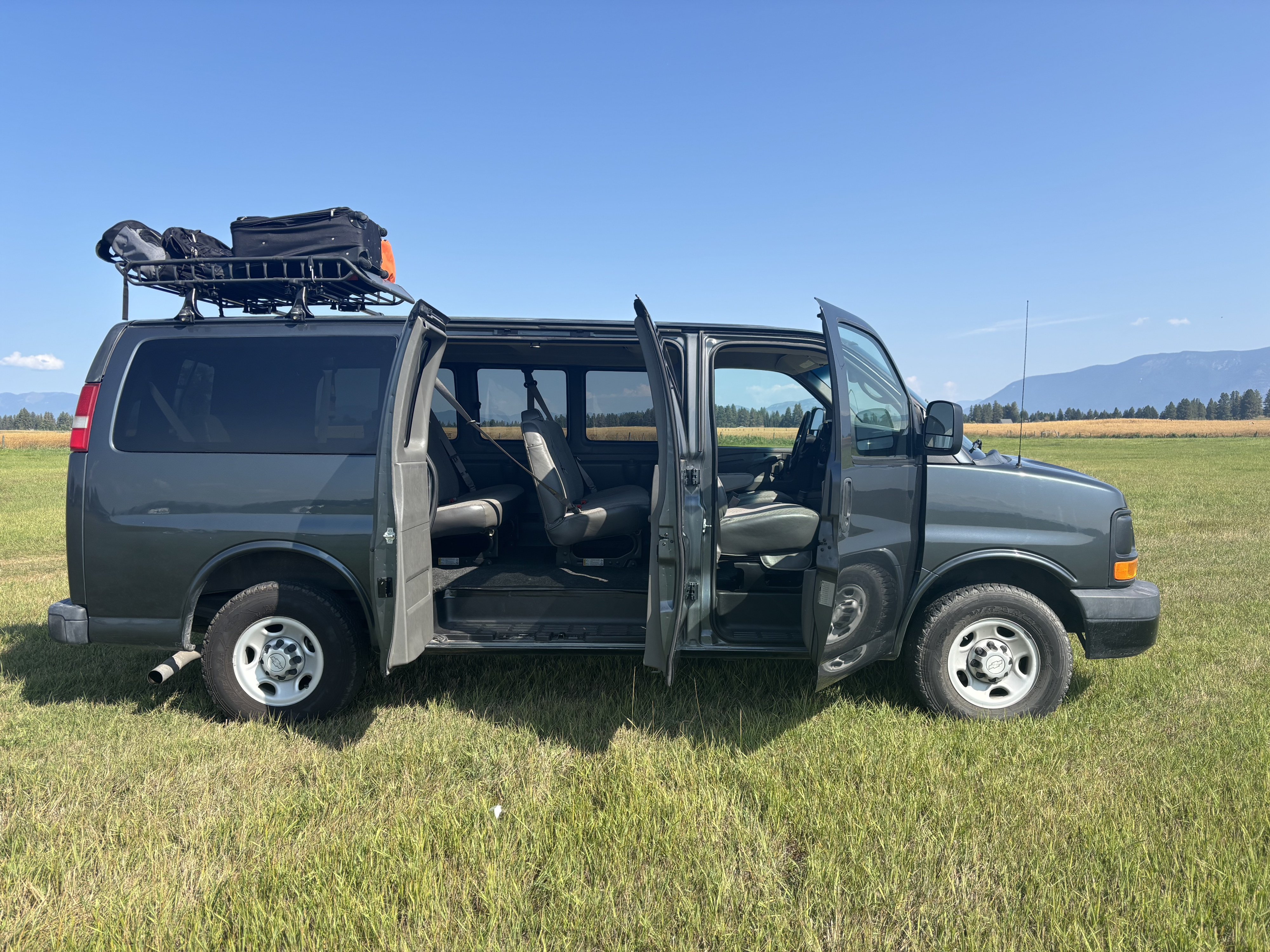 Flathead Valley 12 Passenger Van- Kintla (free airport pickup/drop off)
