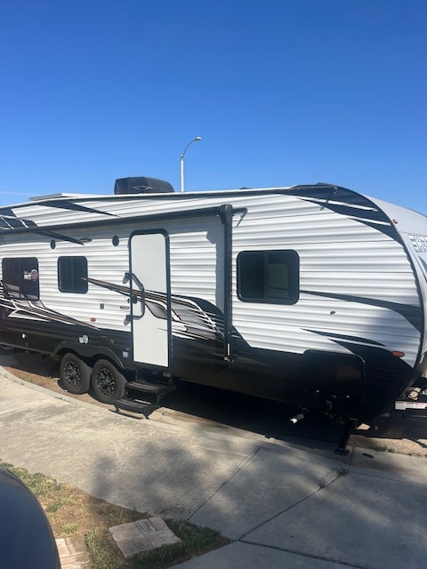 Luxury-style Fully Loaded Travel Trailer Sleeps 5-7 people