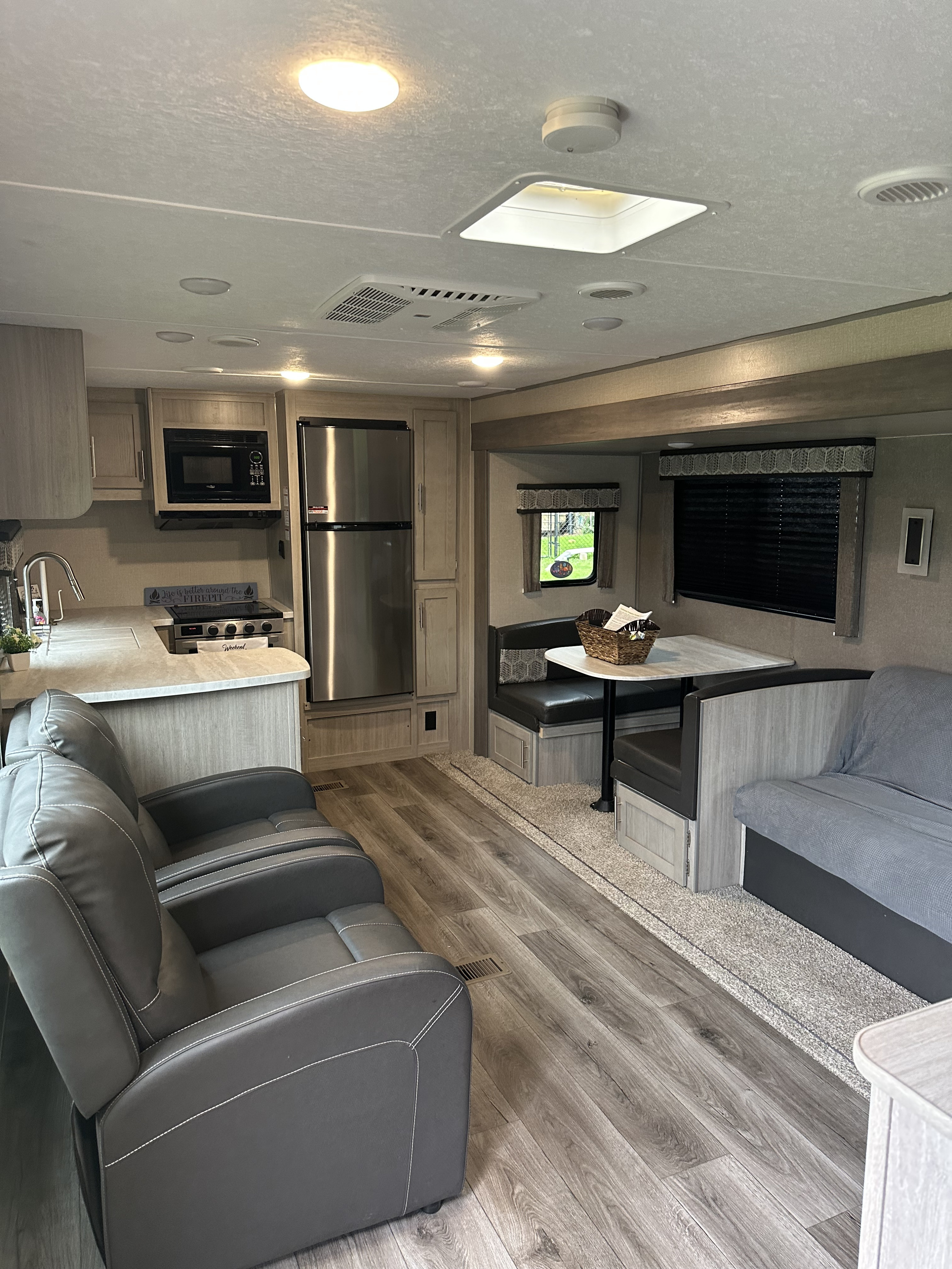 2022 Coachmen Catalina Comfy Coach