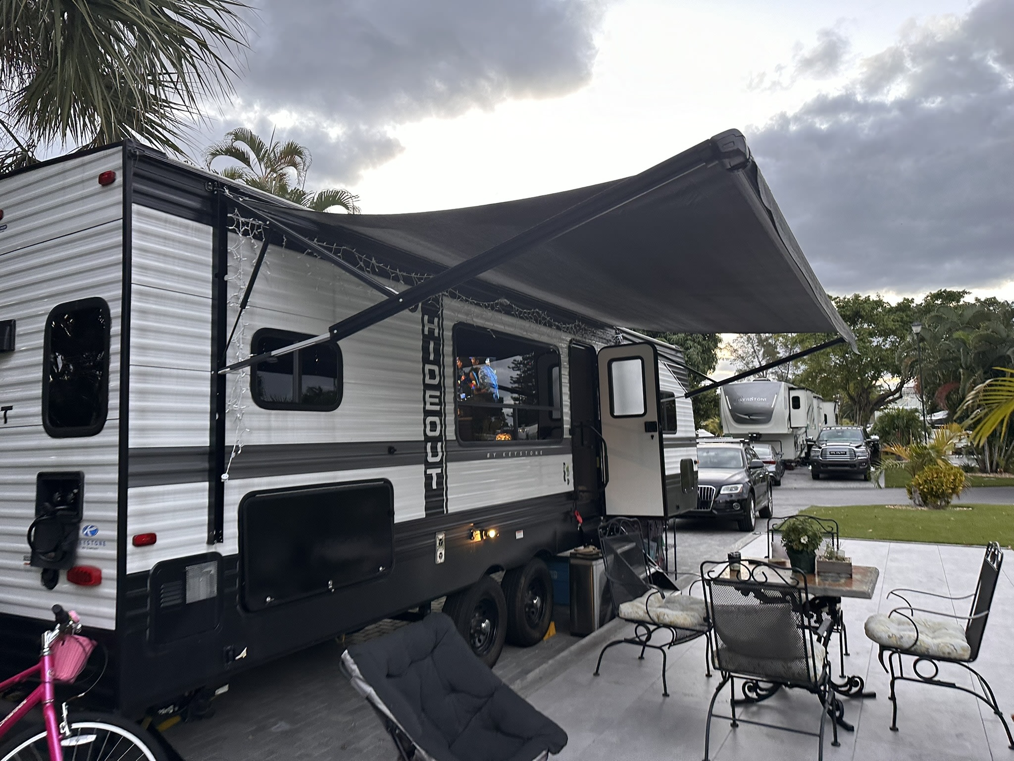 2022 KEYSTONE-HIDEOUT 28RKS TRAVEL TRAILER-SLEEPS 6,PET FRIENDLY