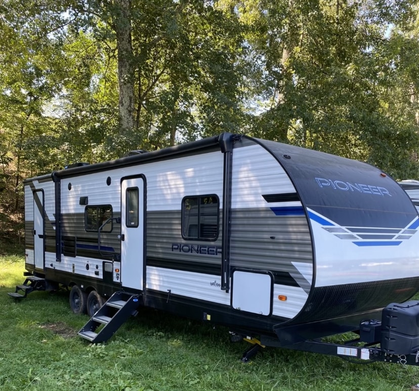 Heartland RVs Pioneer 33'