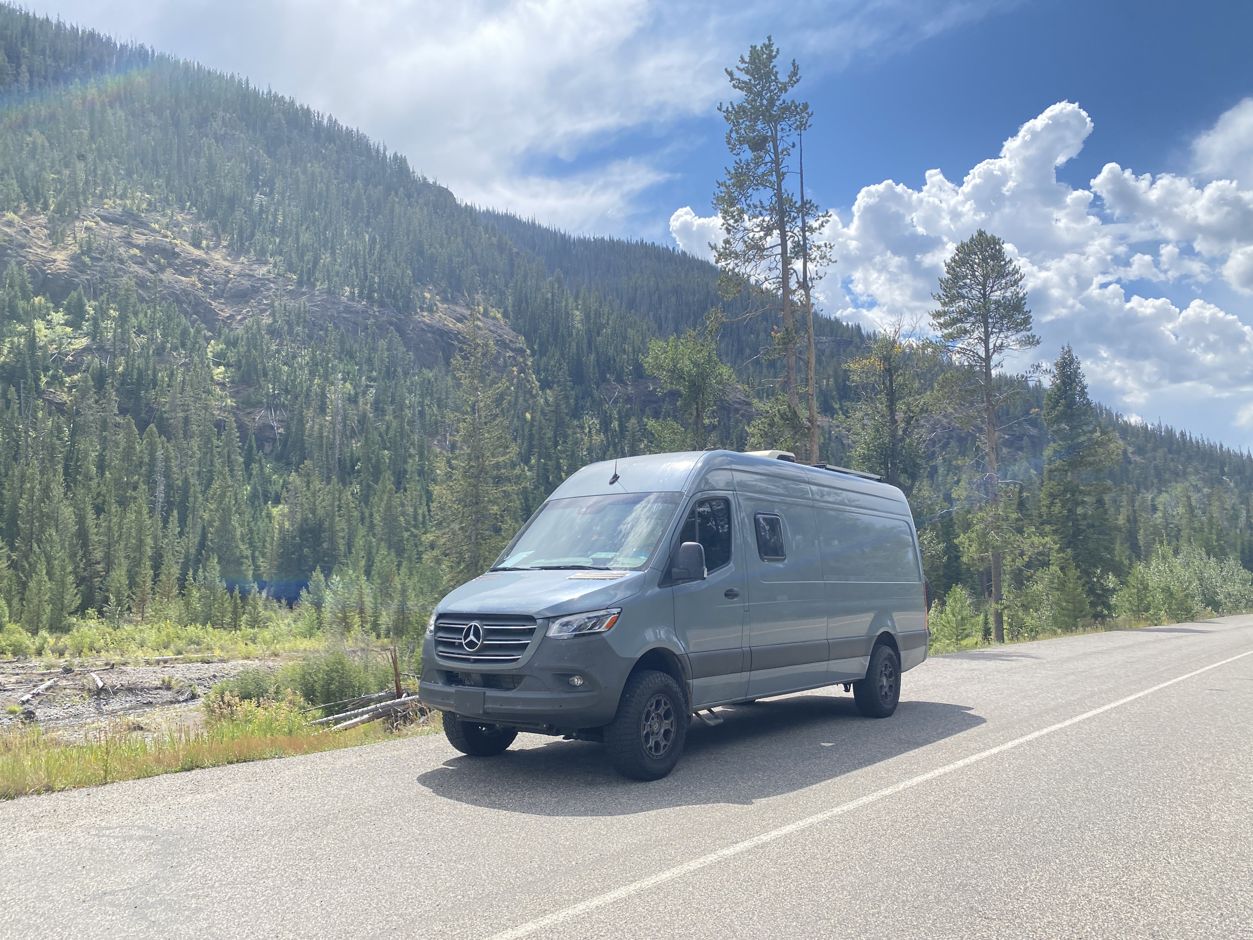 Adventure-Ready 4-Season 4x4 Camper Van – Off-Grid Comfort for 4