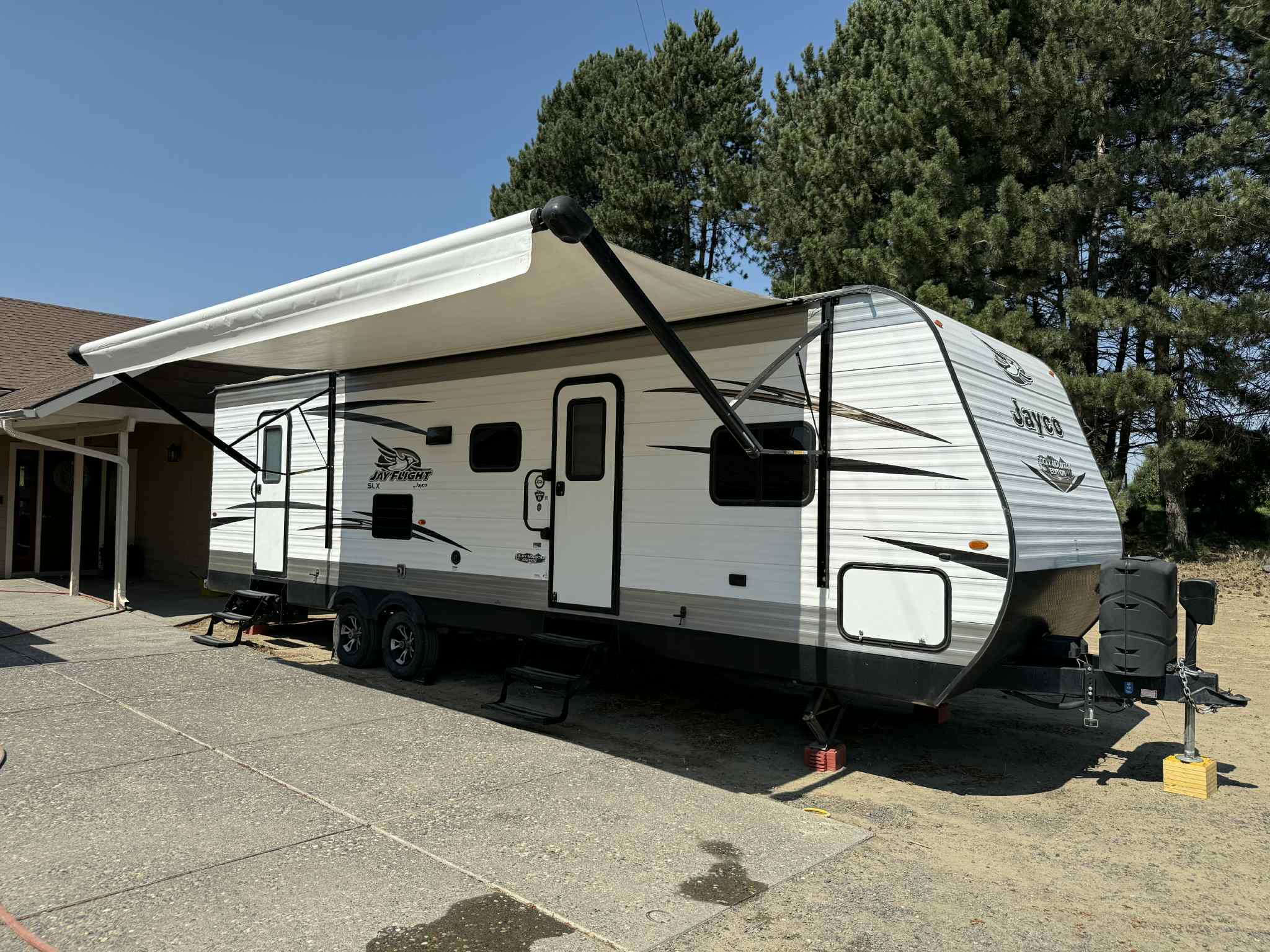 Home wherever you roam! 2018 Jayco Jayflight Rocky Mountain Edition