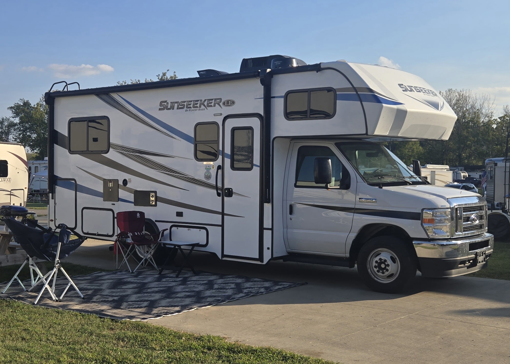 2022 Forest River Sunseeker Easy to Drive 25’ Class C - Sleep up to 5