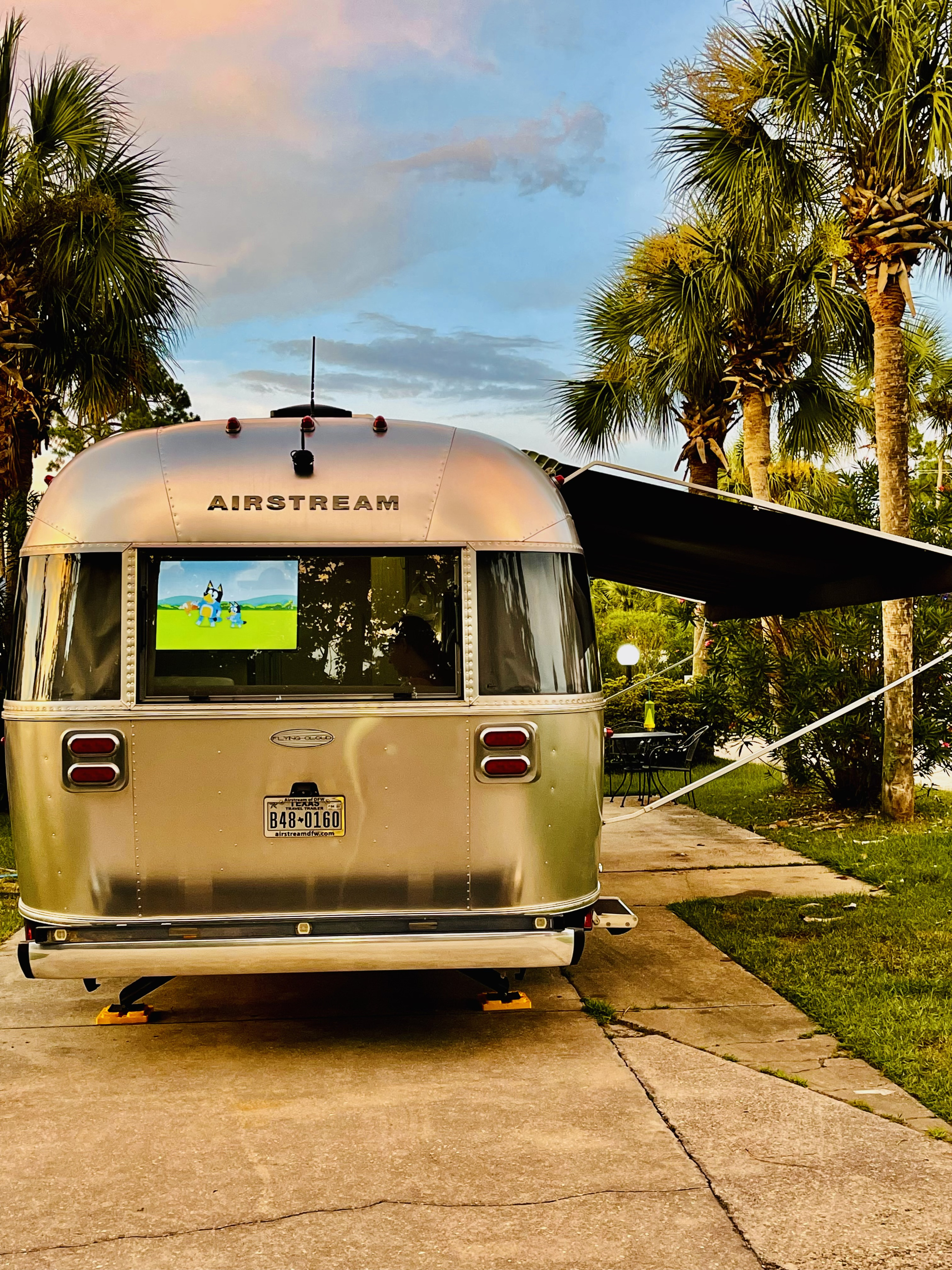 Outstanding 27ft Airstream Flying Cloud