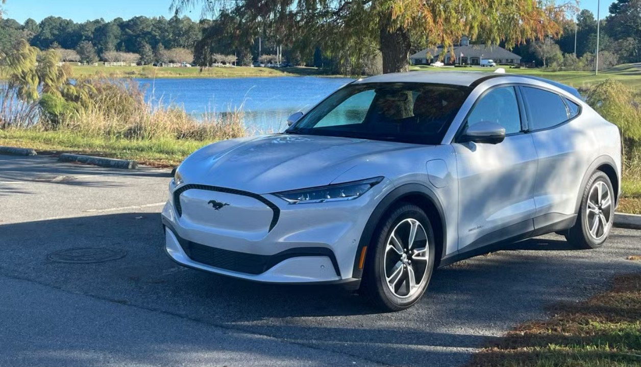 2022 Ford Mustang Mach-E