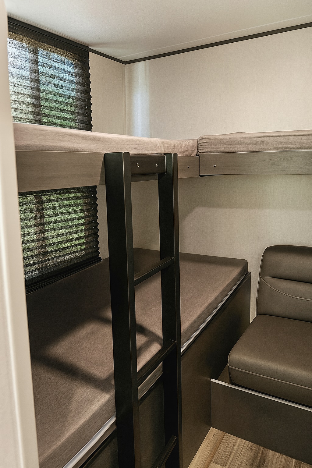 Cozy RV rental bunk beds and seating for comfortable family travel.. Dutchmen Colorado 29BH 2022
