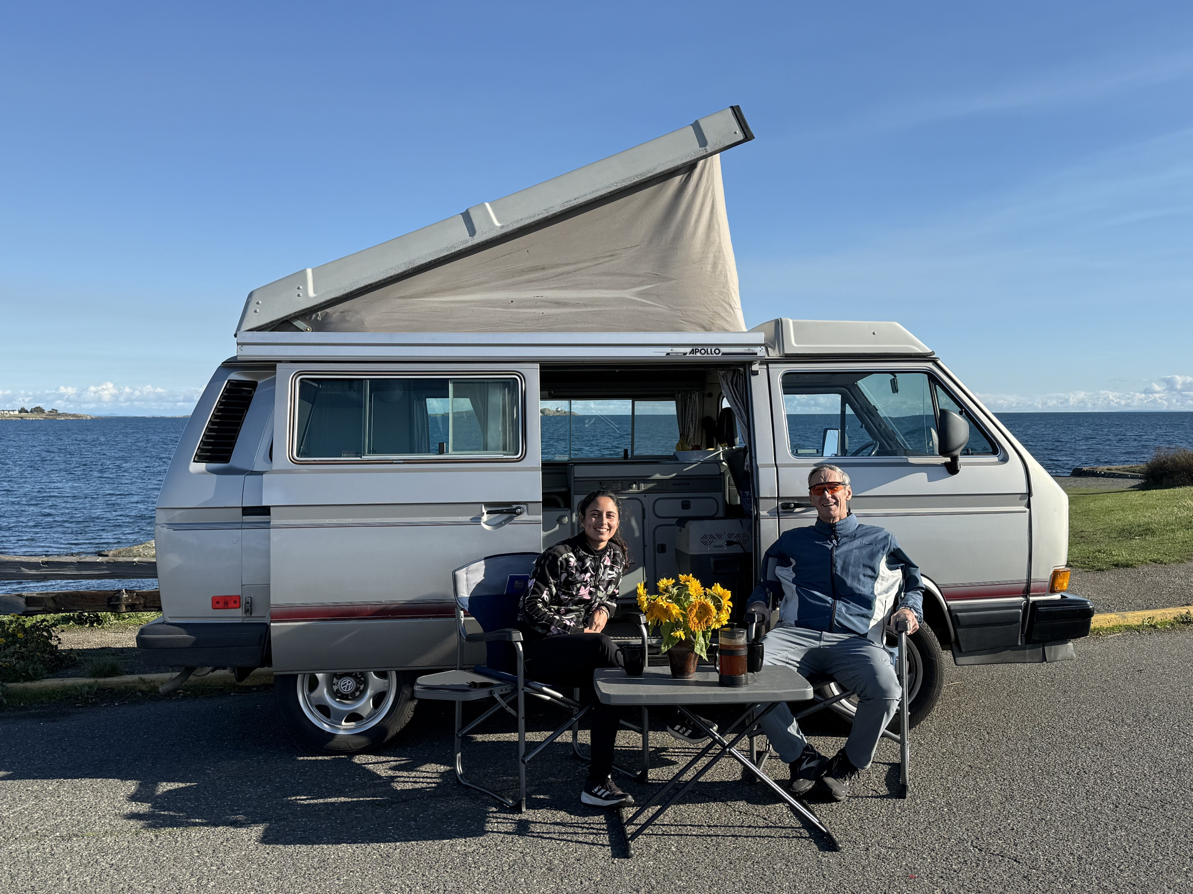 "Sylvie" 1991 Westy: Automatic Transmission + Off-Grid Solar Setup
