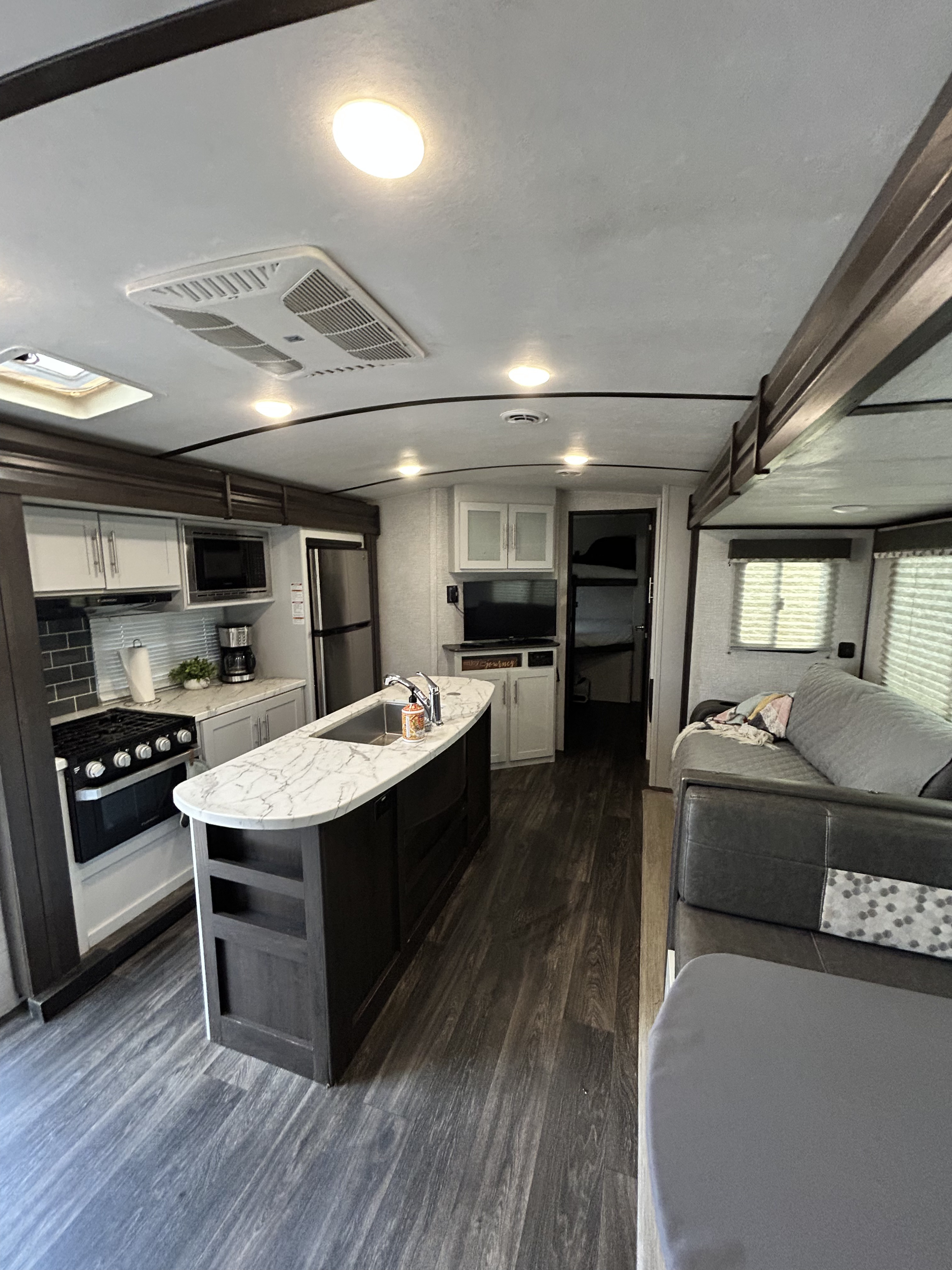 The Wanderer~  DUAL A/C • 2 Bed/1.5 Bath • Comfy & Family Ready