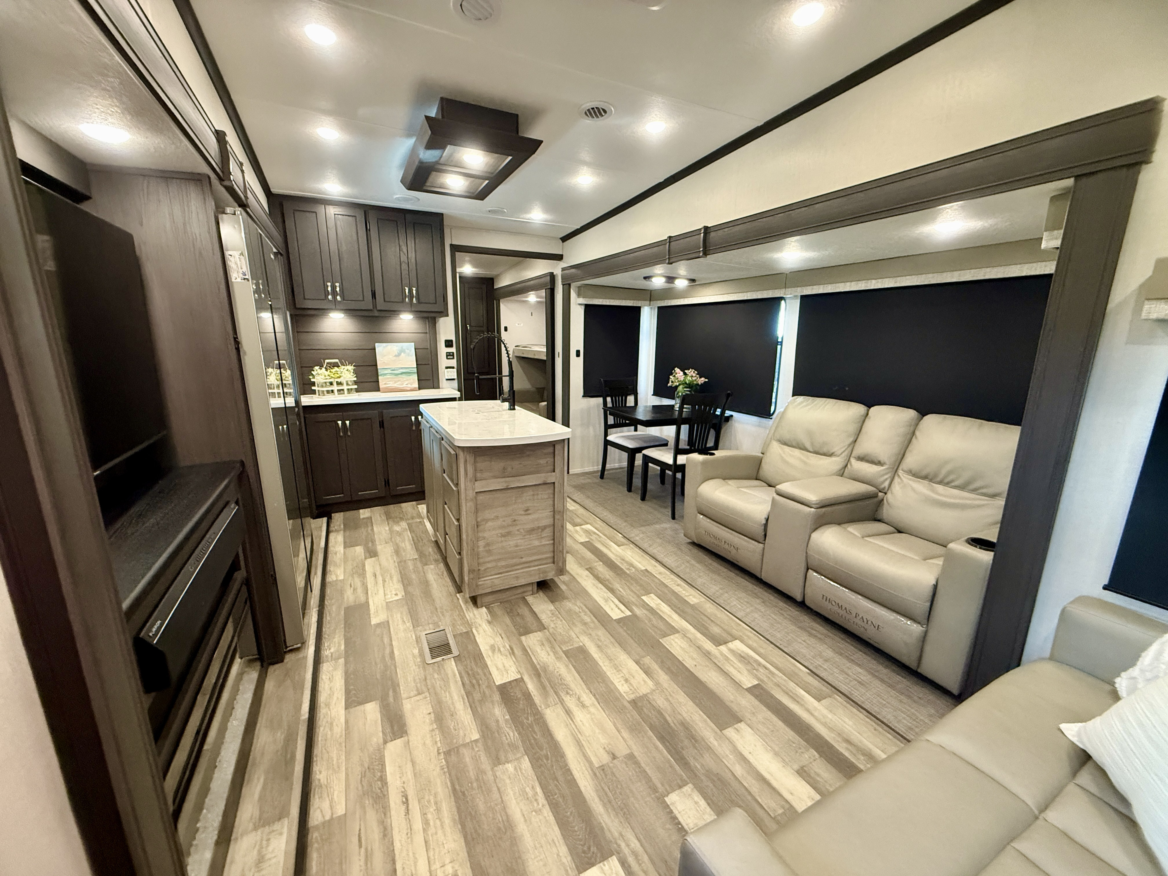 2025 Forest River Shasta Phoenix Fifth-wheel in Myakka City, FL