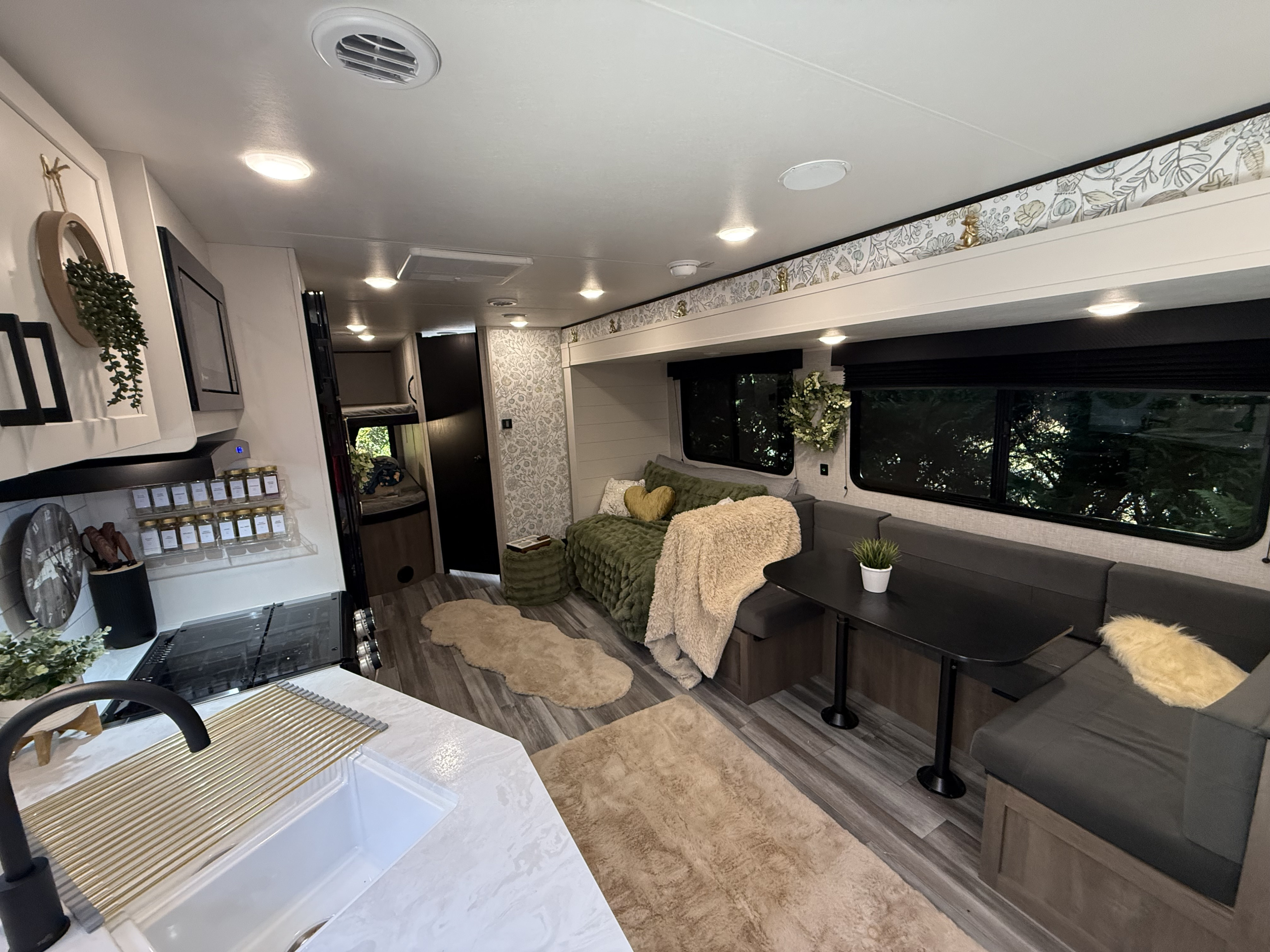 Brand new! Starlink! Sleeps 8! Brand New! Bunkhouse!